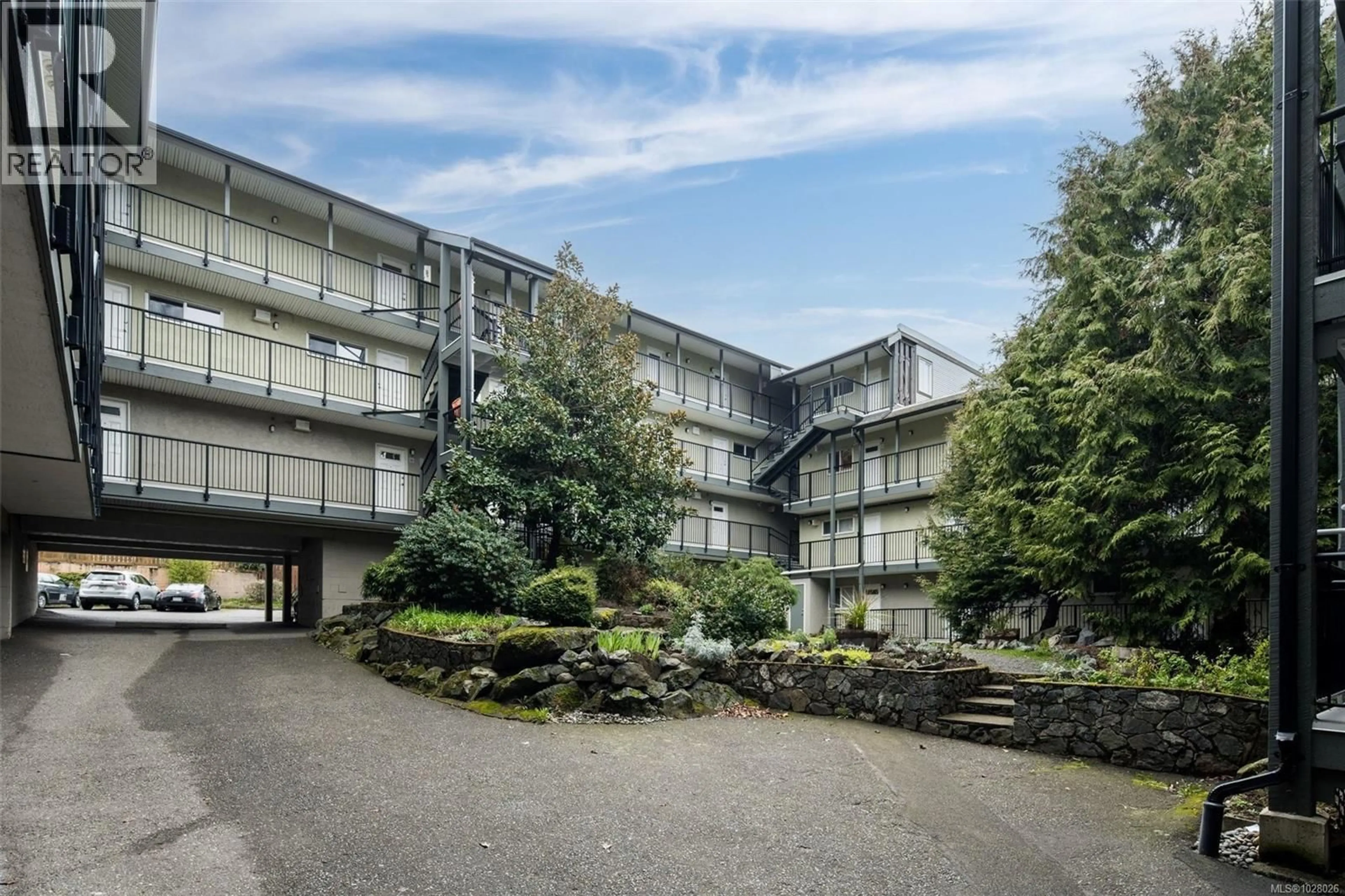 Unknown for 207 - 991 CLOVERDALE AVENUE, Saanich British Columbia V8X2T5