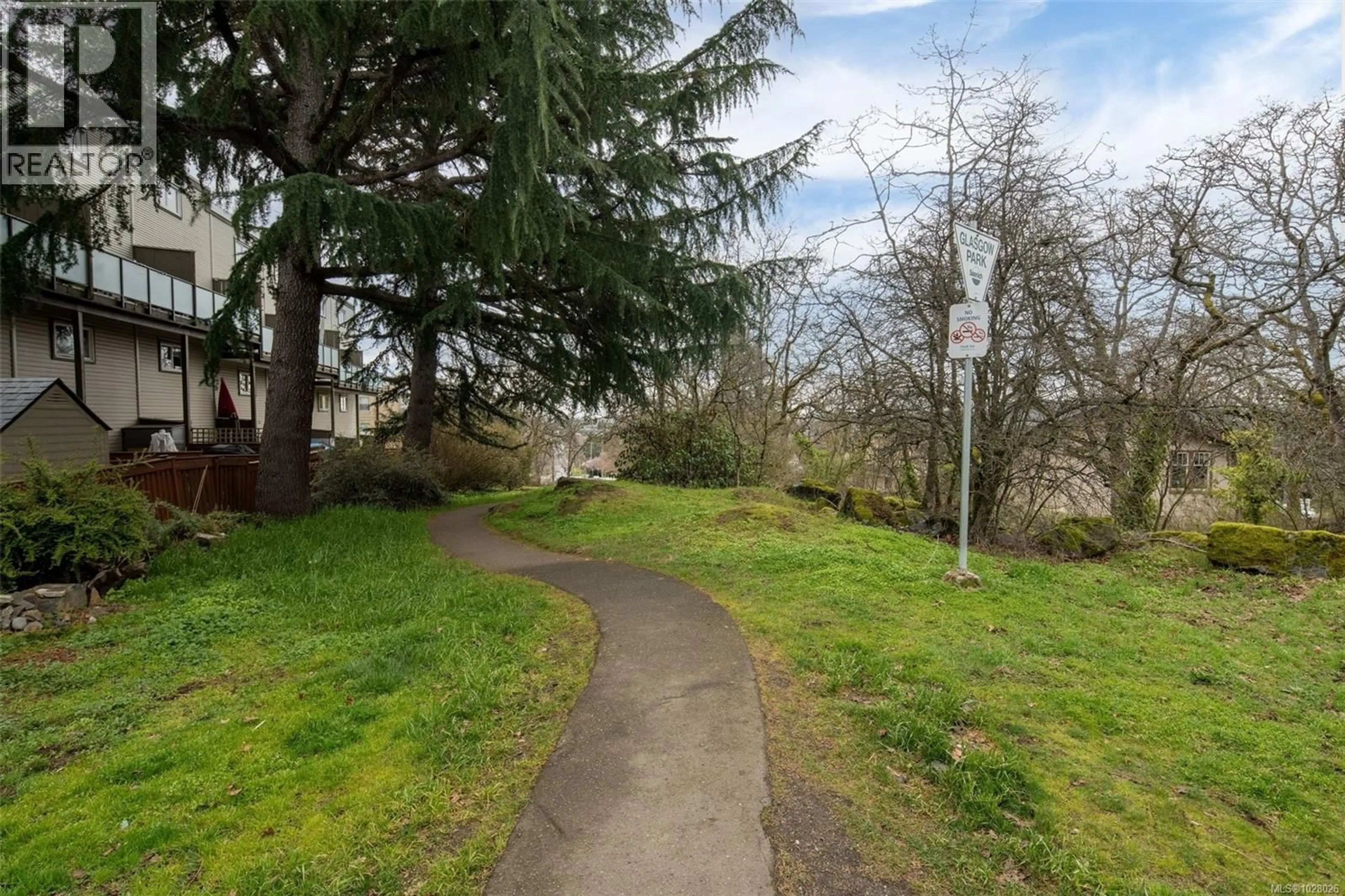 A pic from outside/outdoor area/front of a property/back of a property/a pic from drone, unknown for 207 - 991 CLOVERDALE AVENUE, Saanich British Columbia V8X2T5