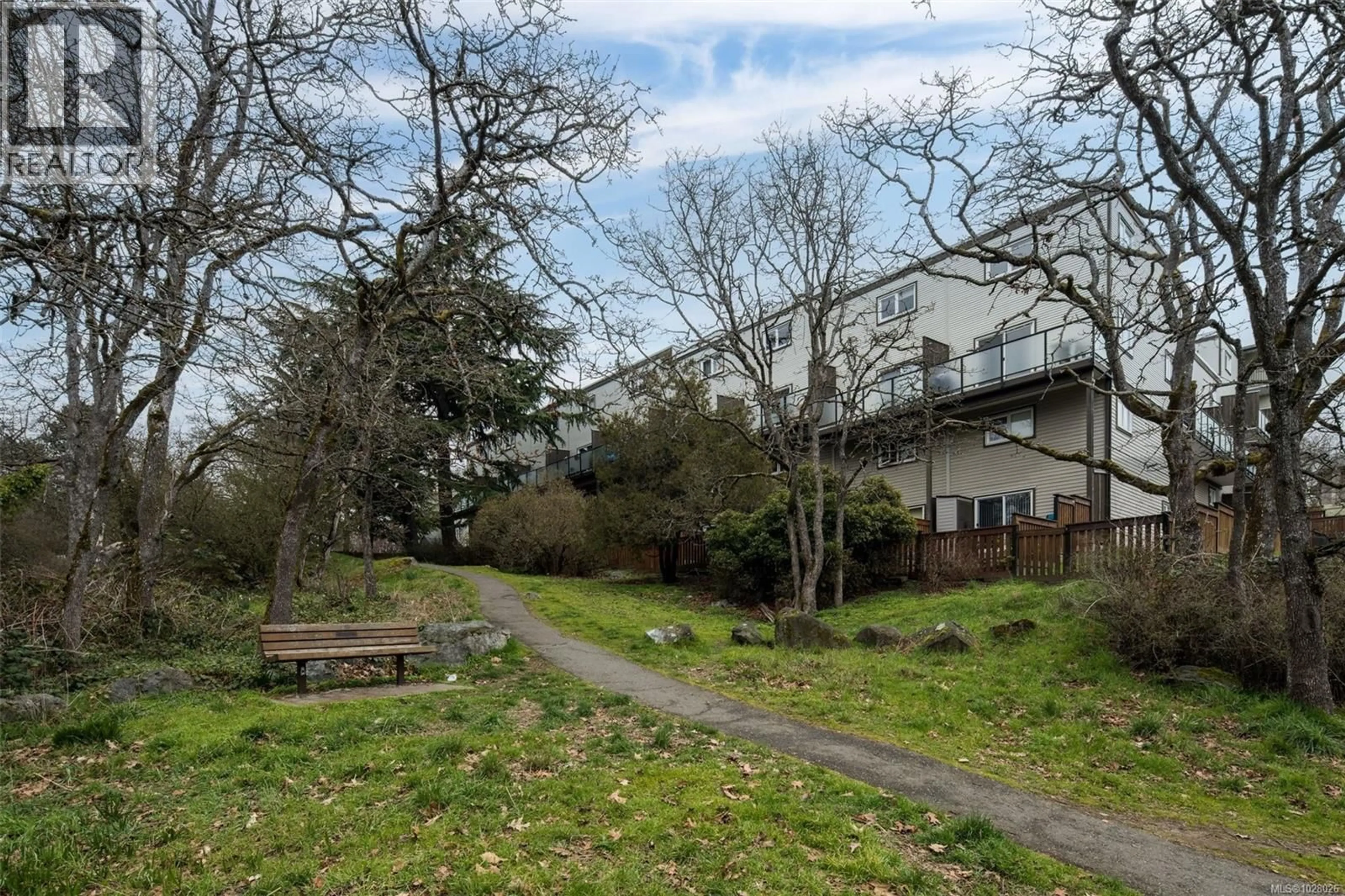 A pic from outside/outdoor area/front of a property/back of a property/a pic from drone, unknown for 207 - 991 CLOVERDALE AVENUE, Saanich British Columbia V8X2T5