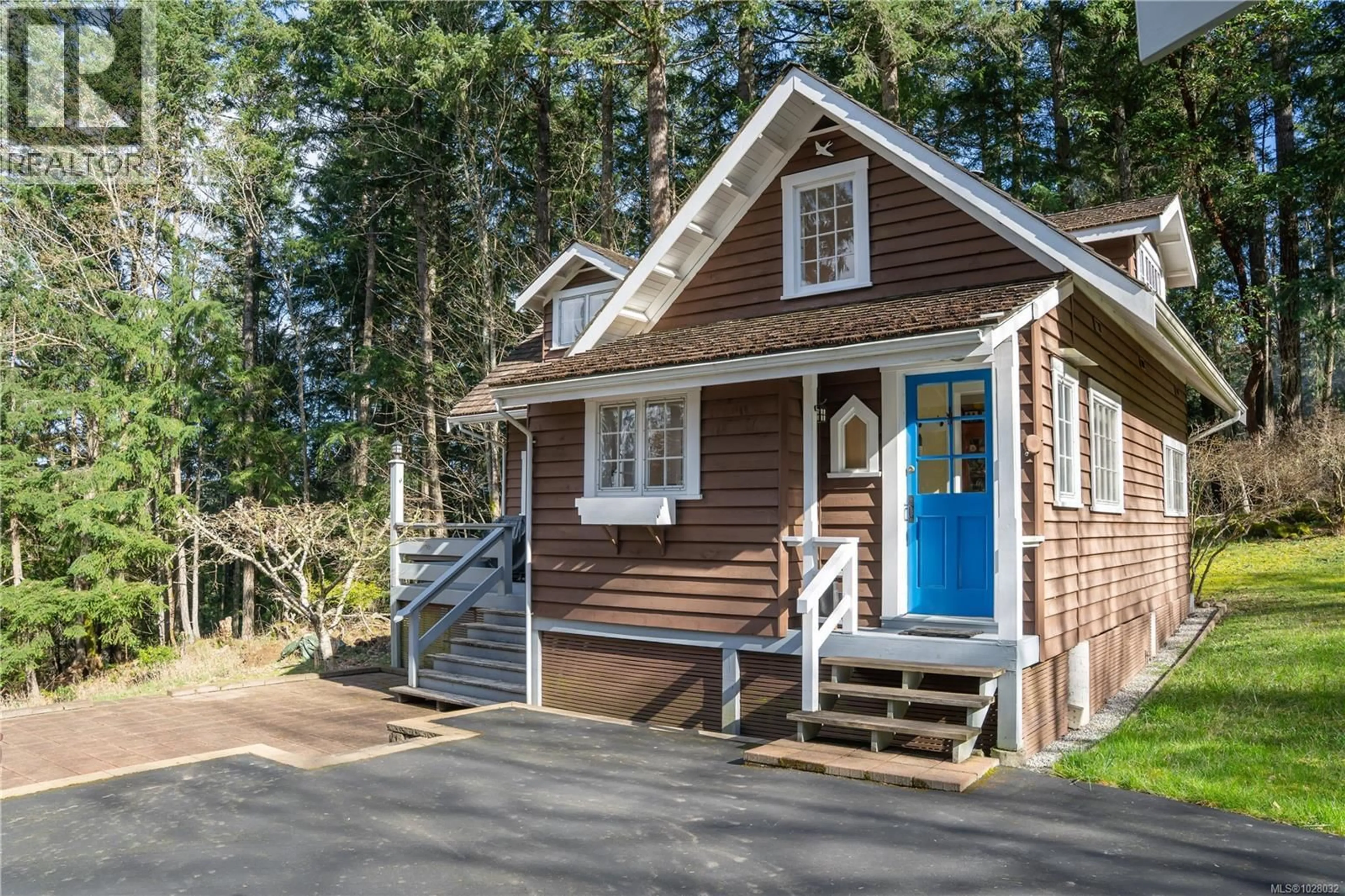 Home with vinyl exterior material, street for 696 RAINBOW ROAD, Salt Spring British Columbia V8K2M6