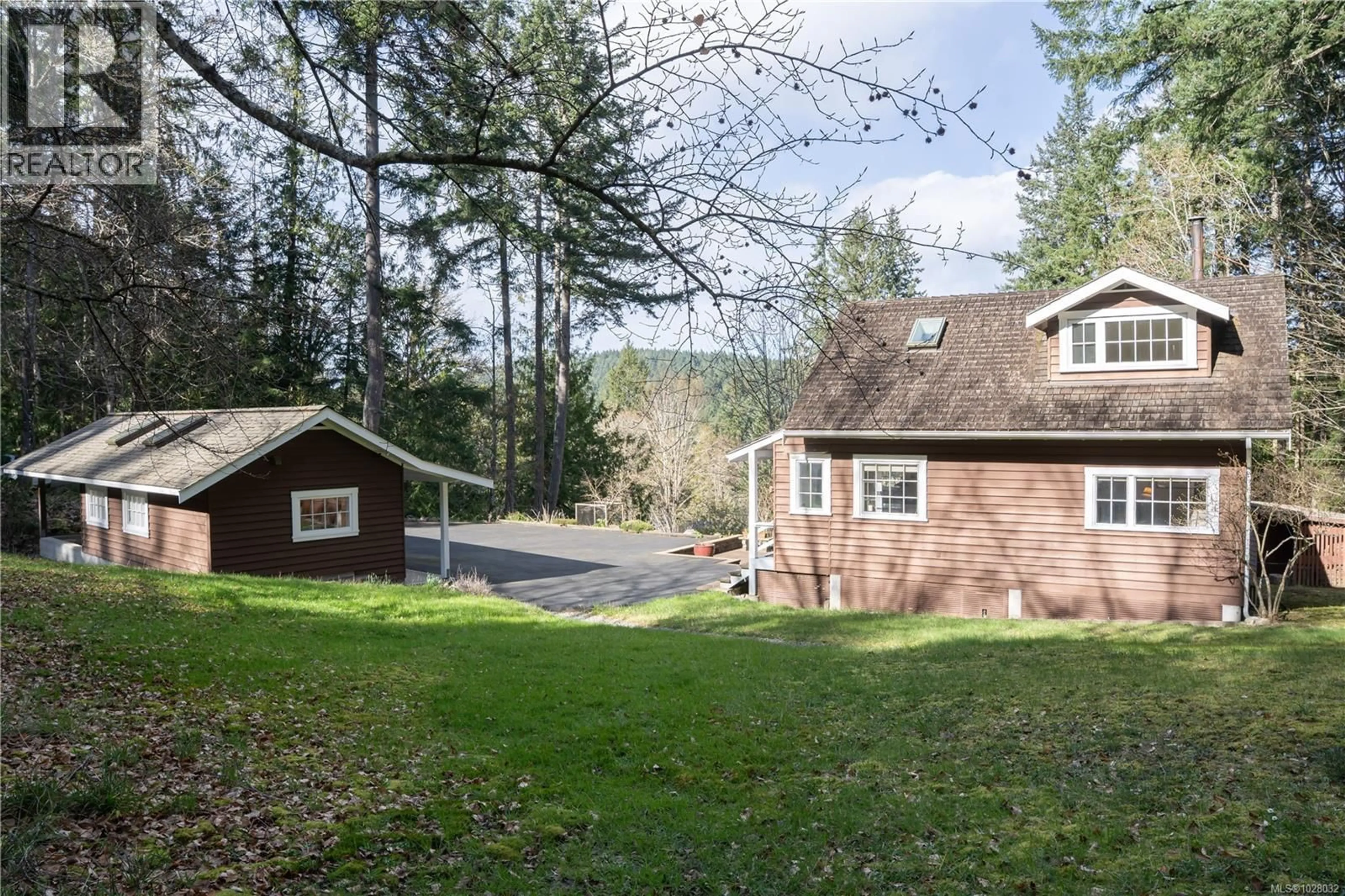 A pic from outside/outdoor area/front of a property/back of a property/a pic from drone, unknown for 696 RAINBOW ROAD, Salt Spring British Columbia V8K2M6