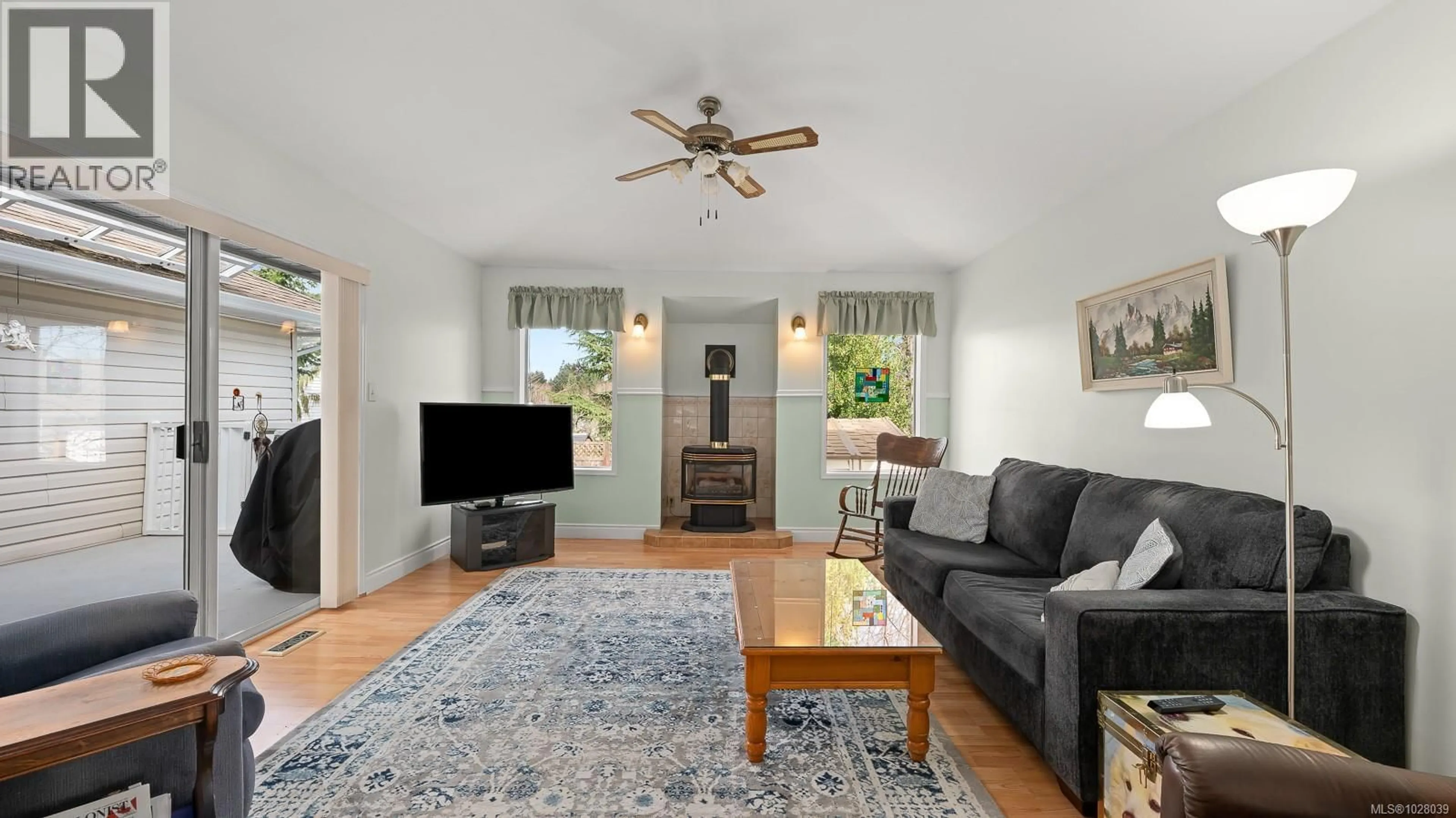 Living room with furniture, unknown for 970 MANTLE DRIVE, Courtenay British Columbia V9N7A3