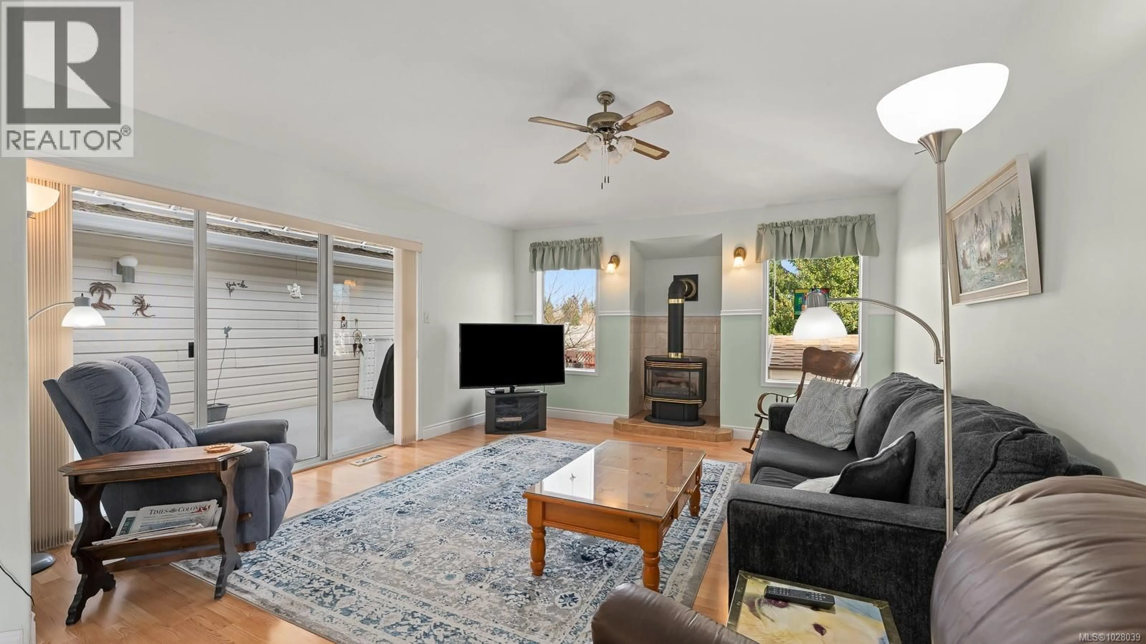 Living room with furniture, unknown for 970 MANTLE DRIVE, Courtenay British Columbia V9N7A3