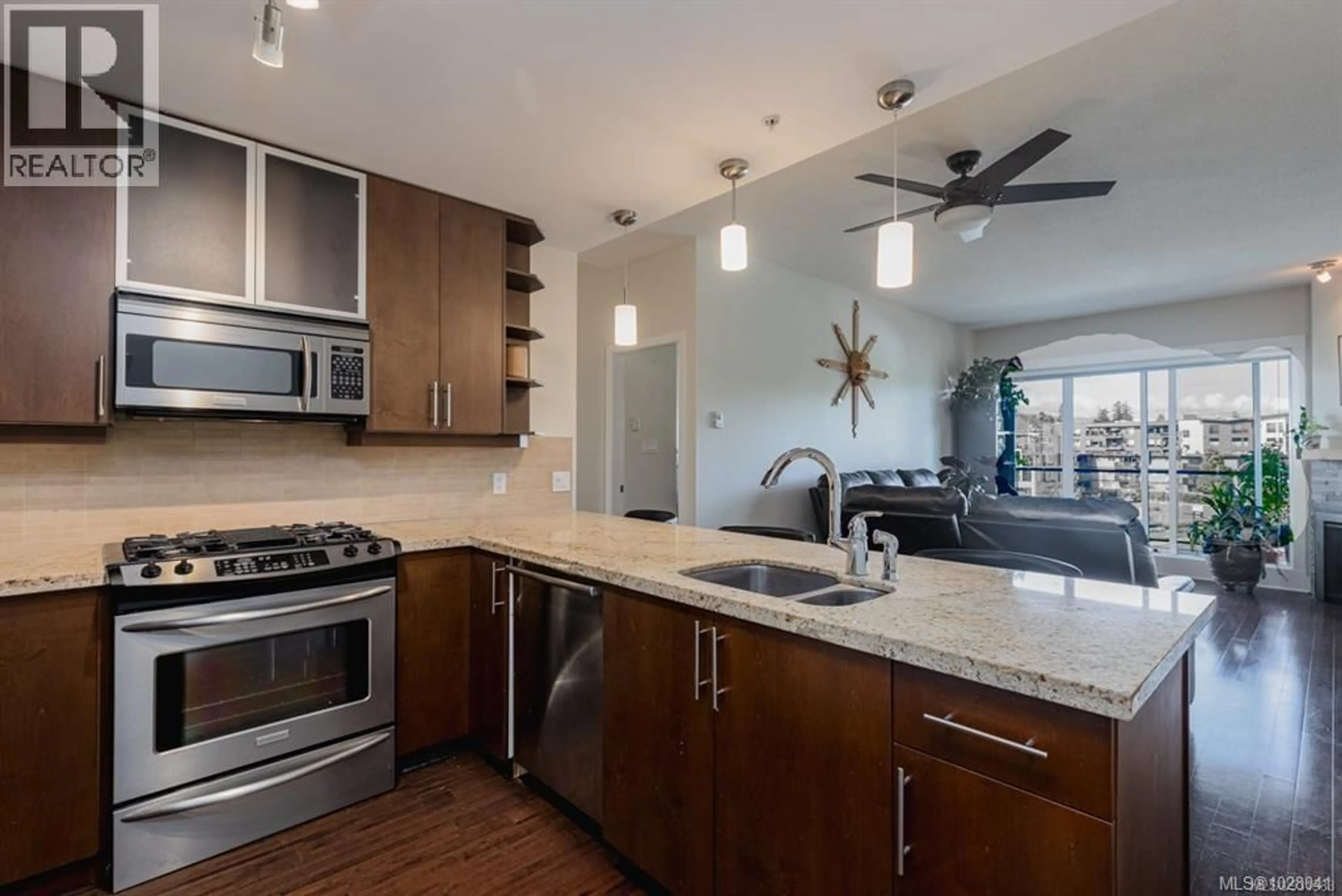 Open concept kitchen, ceramic/tile floor for 507 - 194 BEACHSIDE DRIVE, Parksville British Columbia V9P2G6