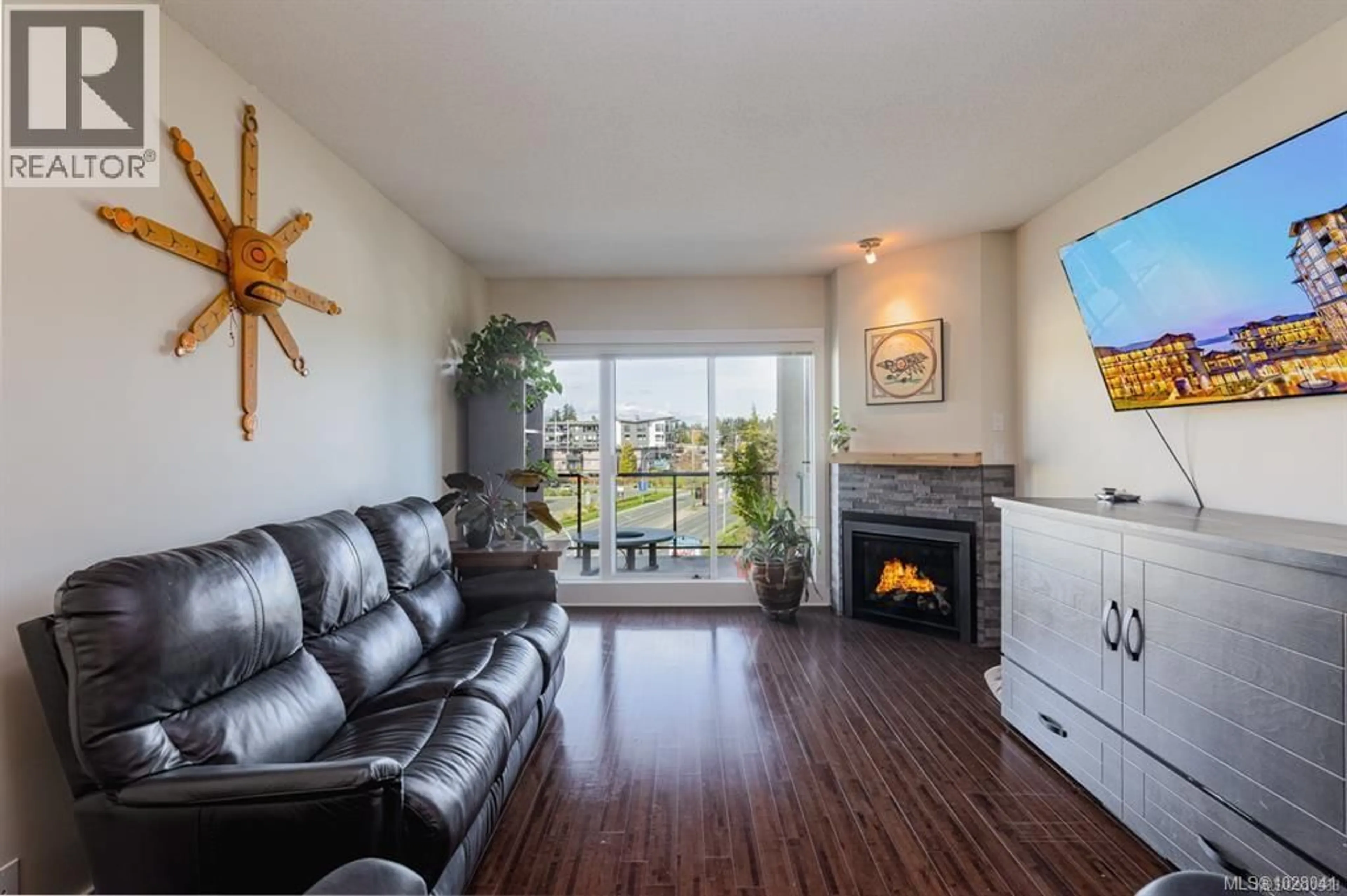 Living room with furniture, wood/laminate floor for 507 - 194 BEACHSIDE DRIVE, Parksville British Columbia V9P2G6