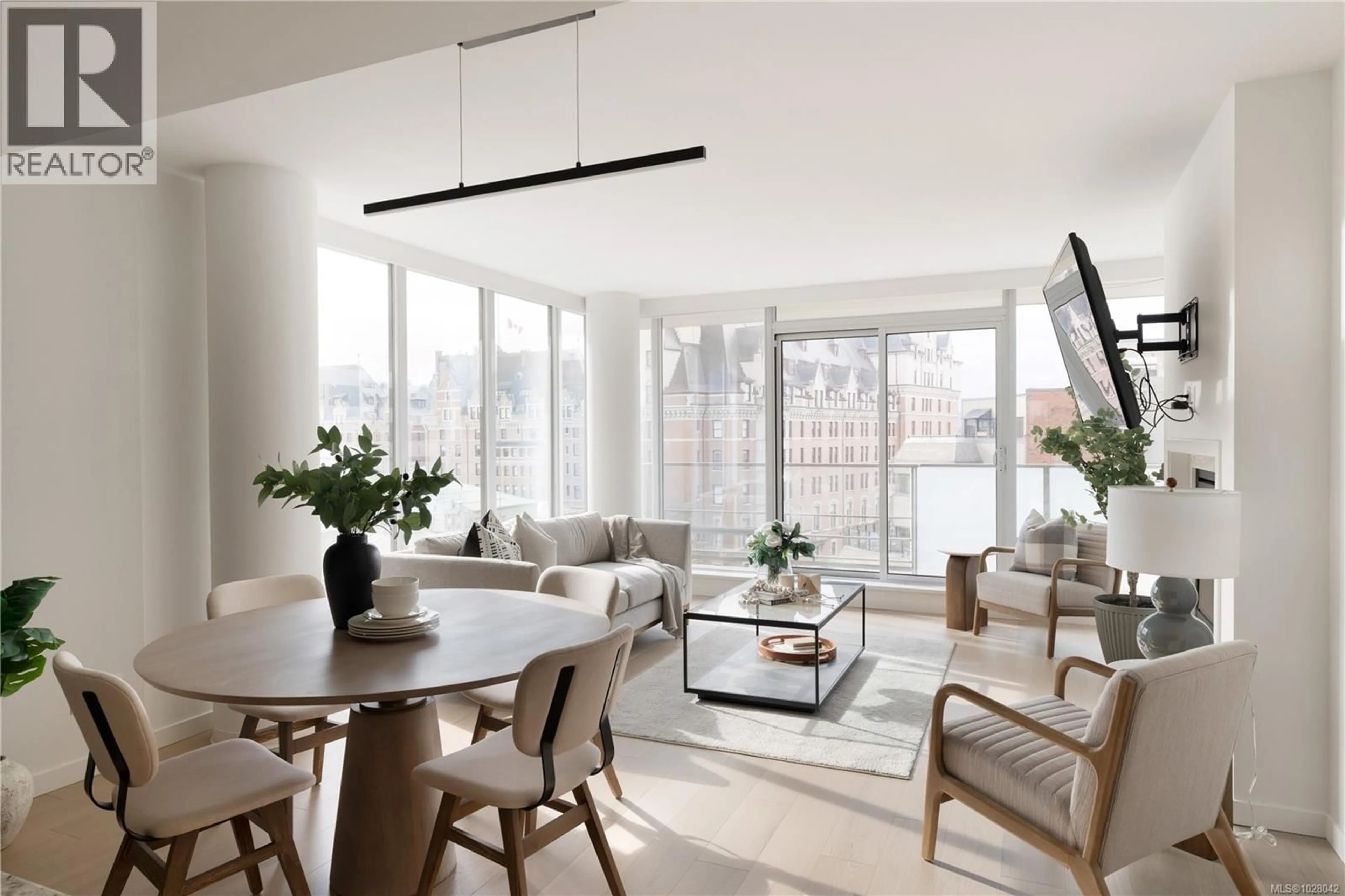 Living room with furniture, cement floor for 607 - 708 BURDETT AVENUE, Victoria British Columbia V8W0A8