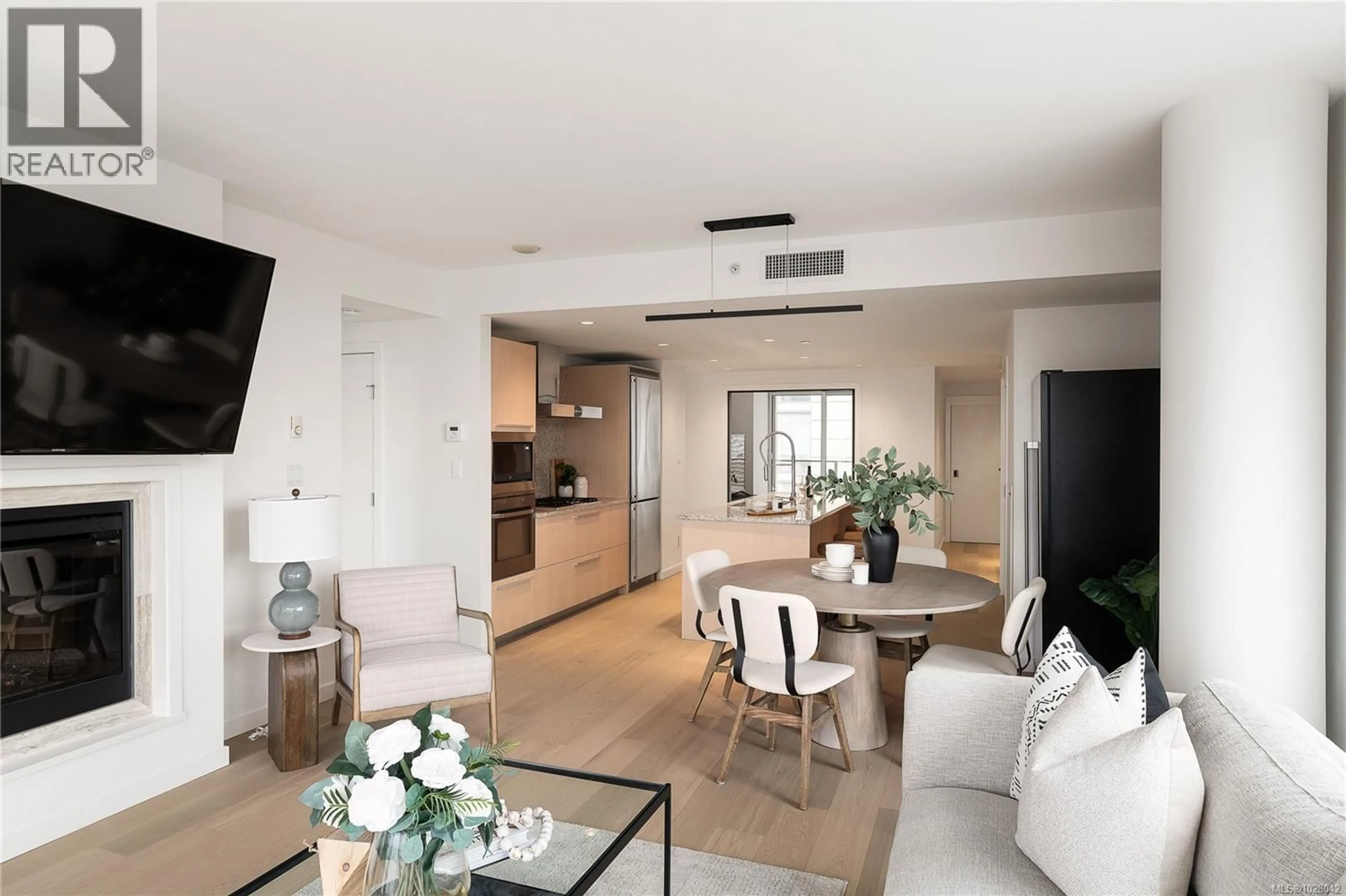 Living room with furniture, unknown for 607 - 708 BURDETT AVENUE, Victoria British Columbia V8W0A8