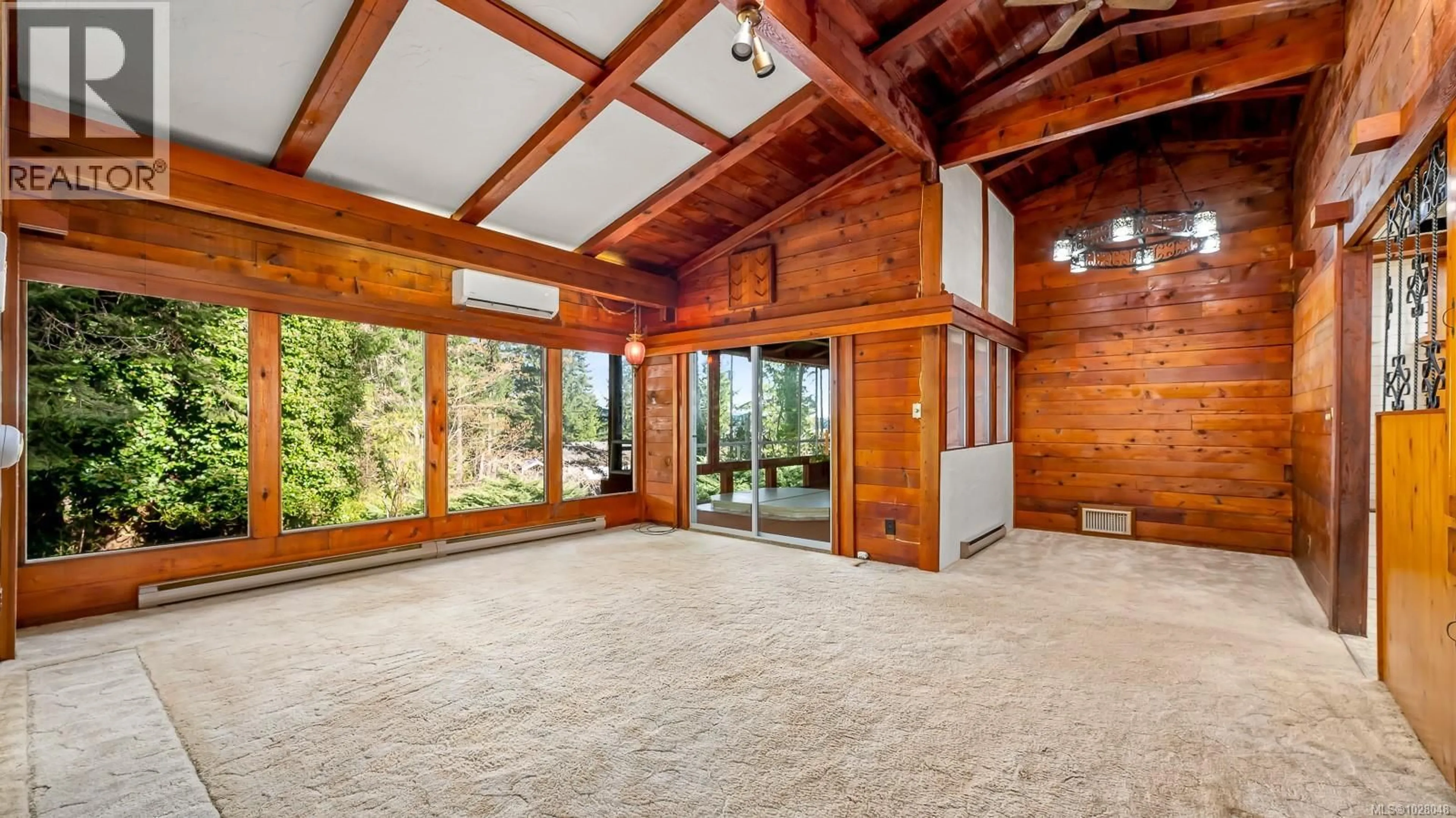 Indoor foyer for 415 HOLIDAY ROAD, Fanny Bay British Columbia V0R1W0