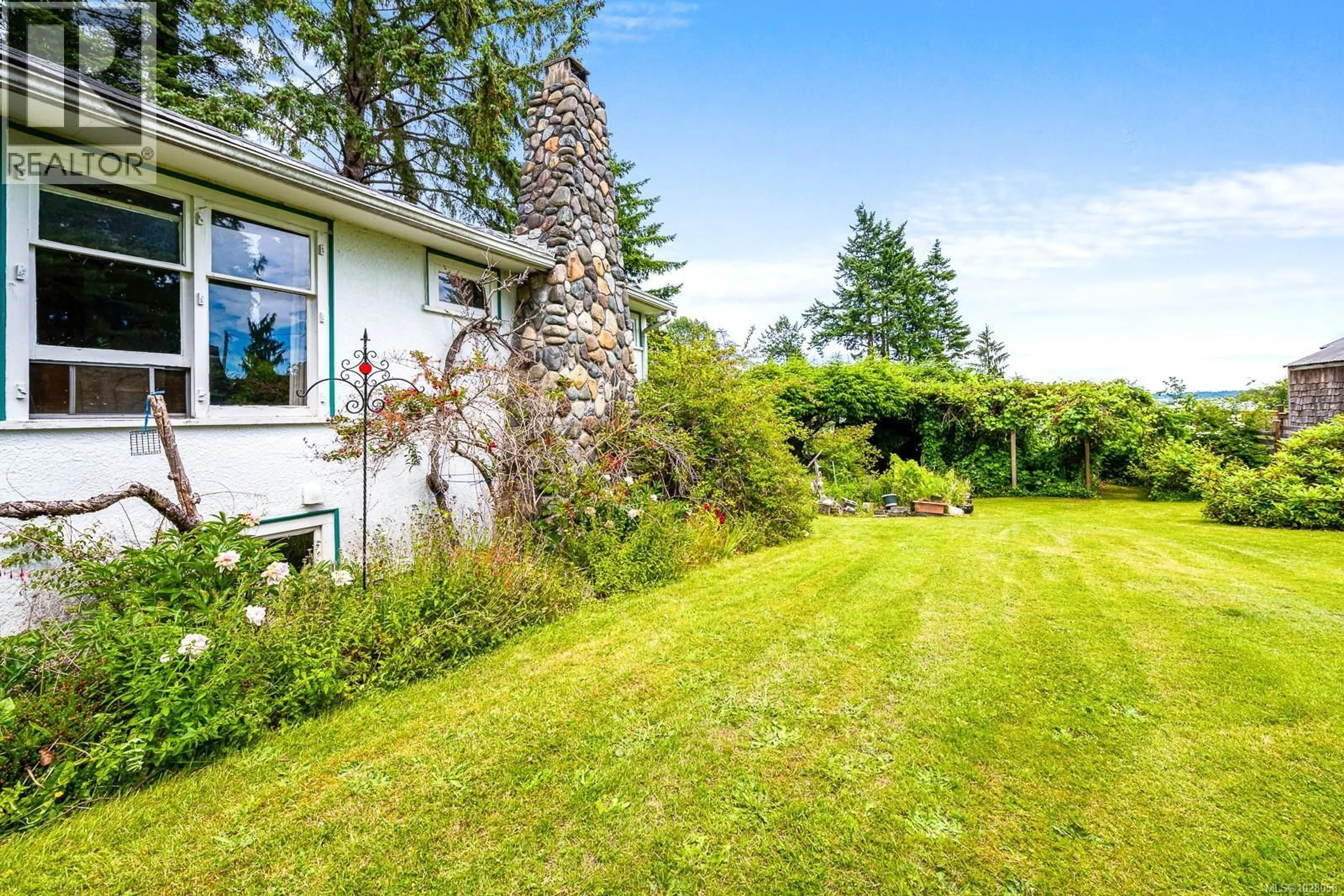 A pic from outside/outdoor area/front of a property/back of a property/a pic from drone, unknown for 3508 ISLAND HIGHWAY SOUTH, Courtenay British Columbia V9N9T9