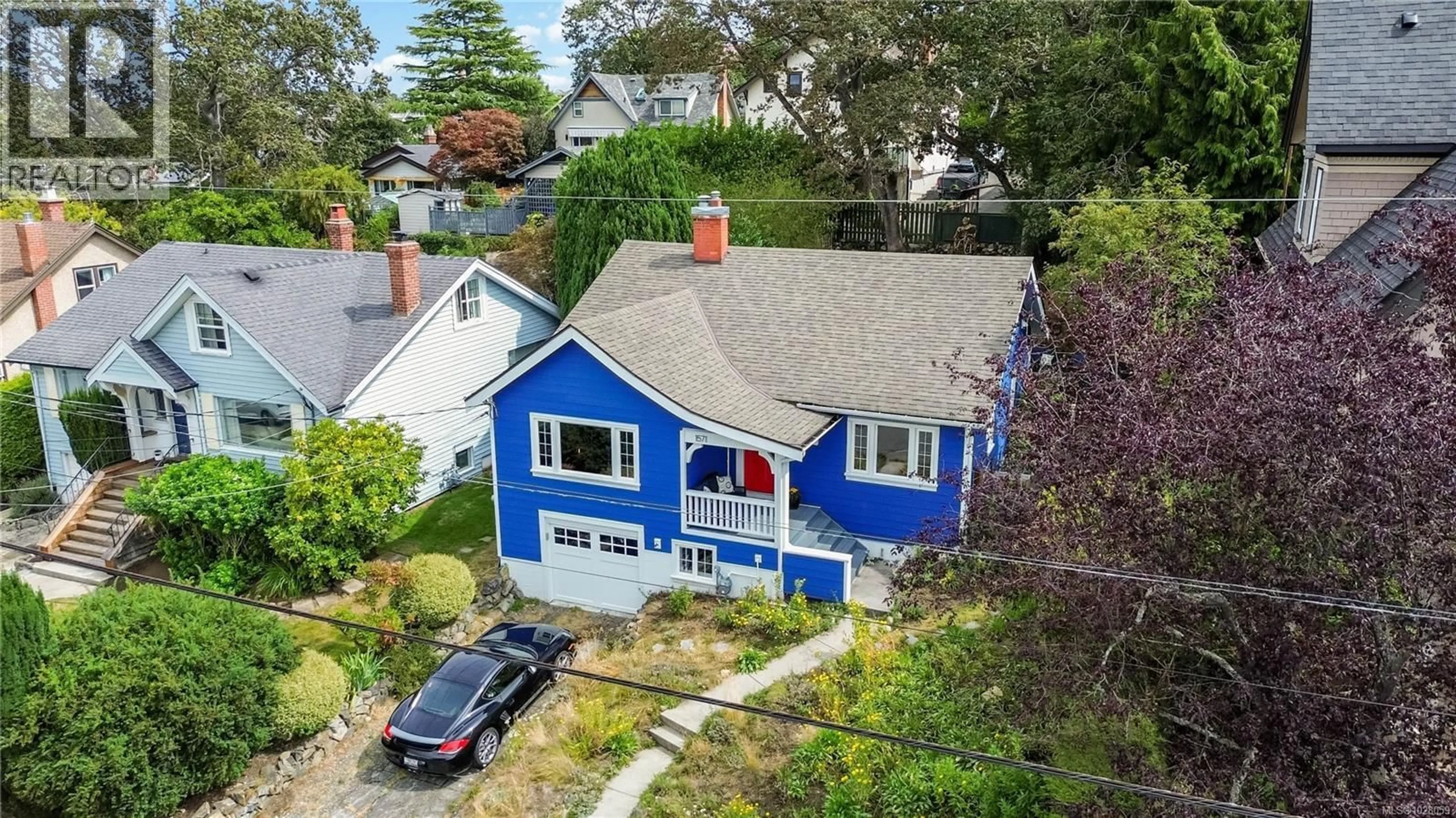 A pic from outside/outdoor area/front of a property/back of a property/a pic from drone, street for 1571 MONTEREY AVENUE, Oak Bay British Columbia V8R5V3