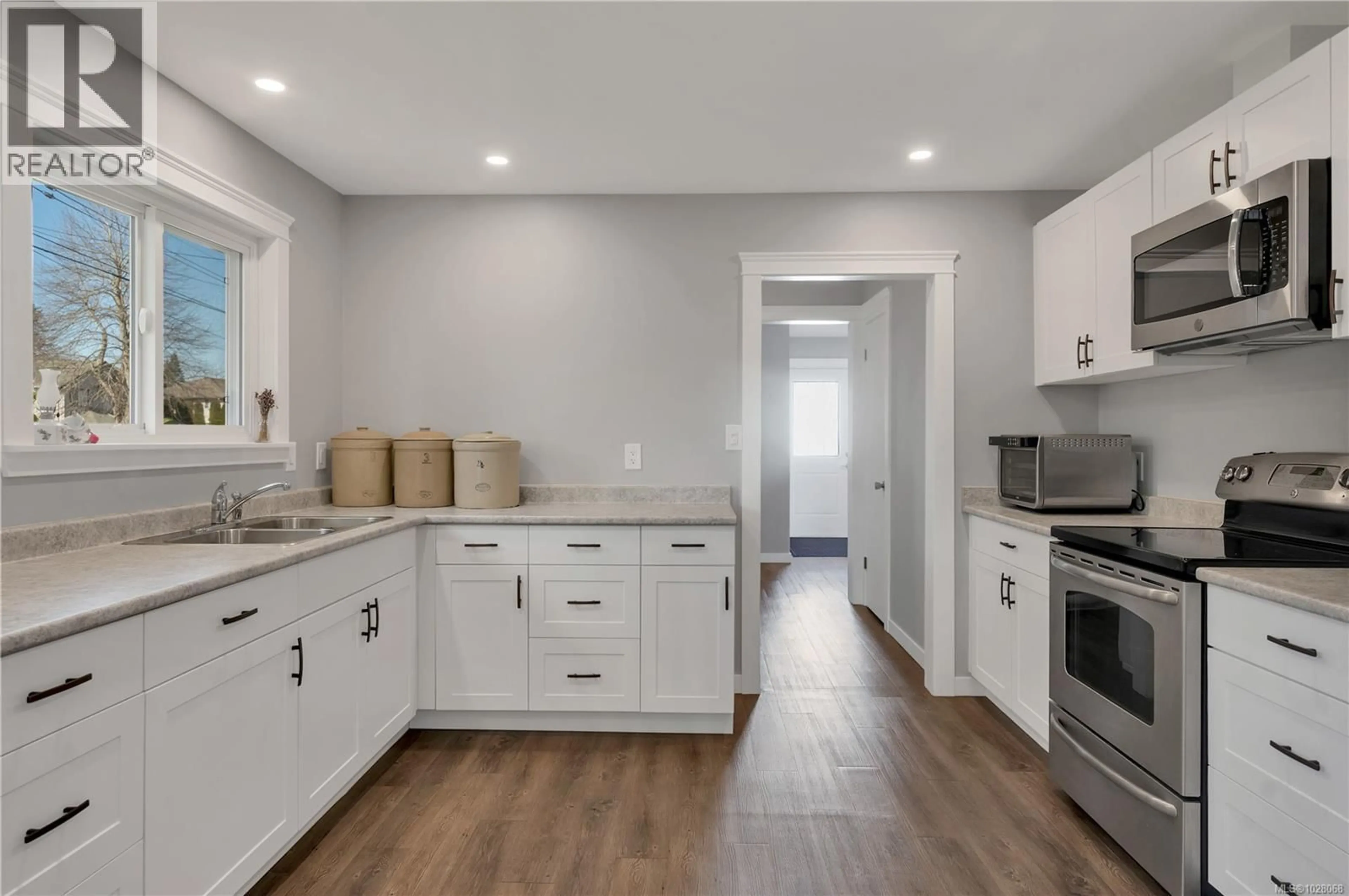 Open concept kitchen, ceramic/tile floor for 277 CAROLYN ROAD, Campbell River British Columbia V9W3M2