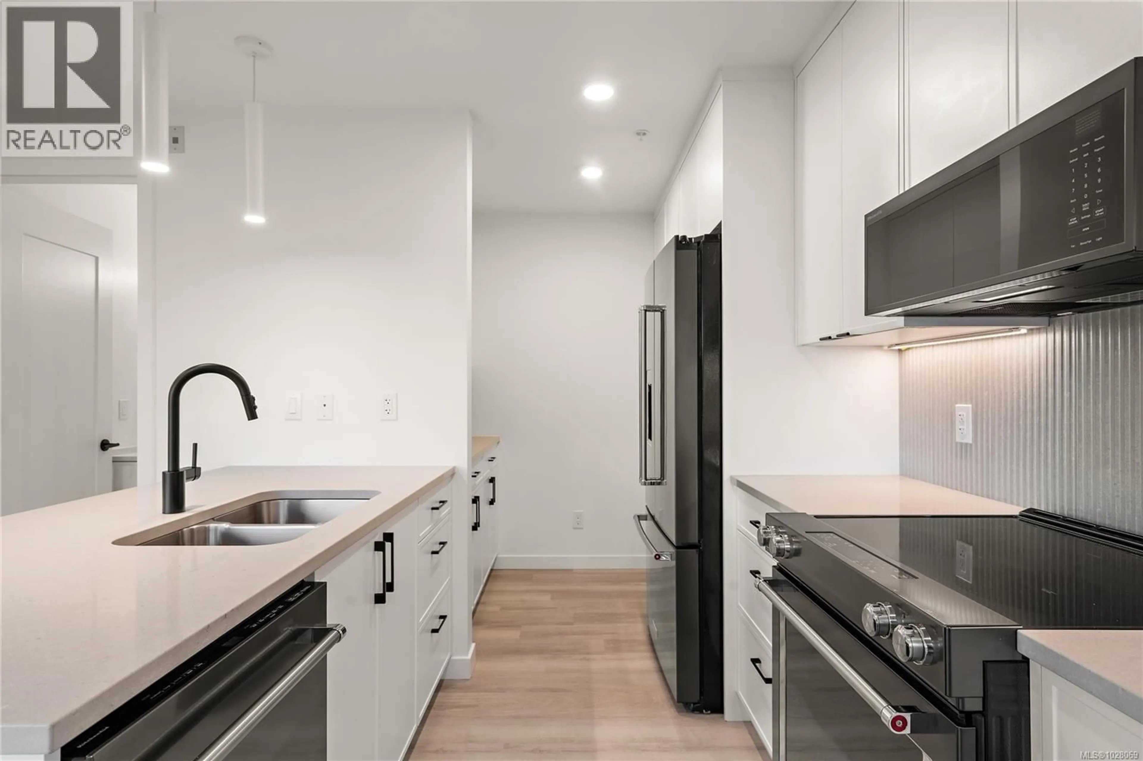 Unknown for TH4 - 1102 ESQUIMALT ROAD, Esquimalt British Columbia V9A0L3