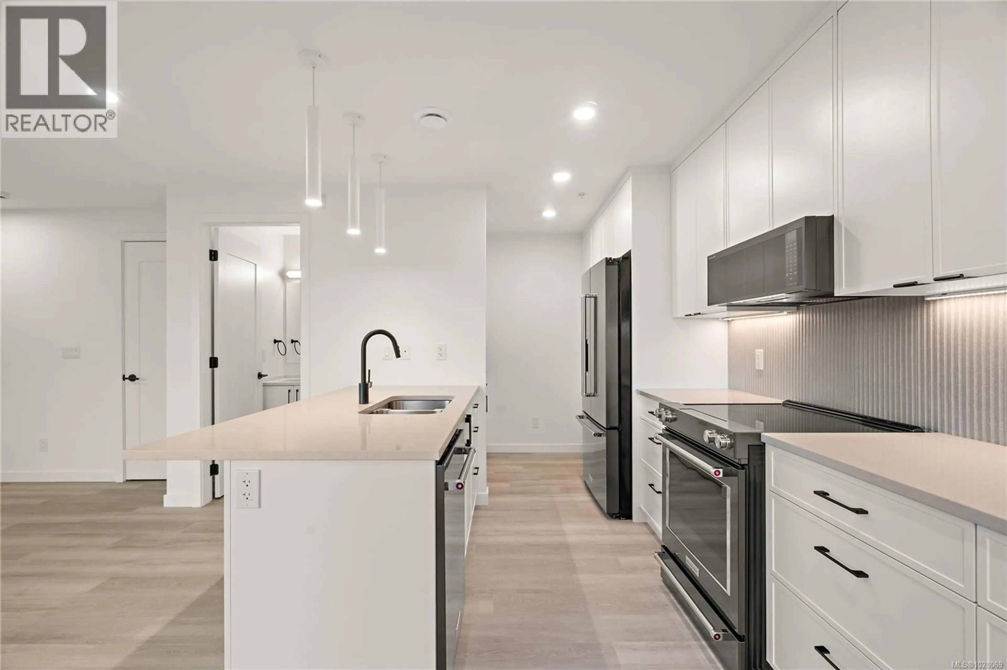 Unknown for TH4 - 1102 ESQUIMALT ROAD, Esquimalt British Columbia V9A0L3