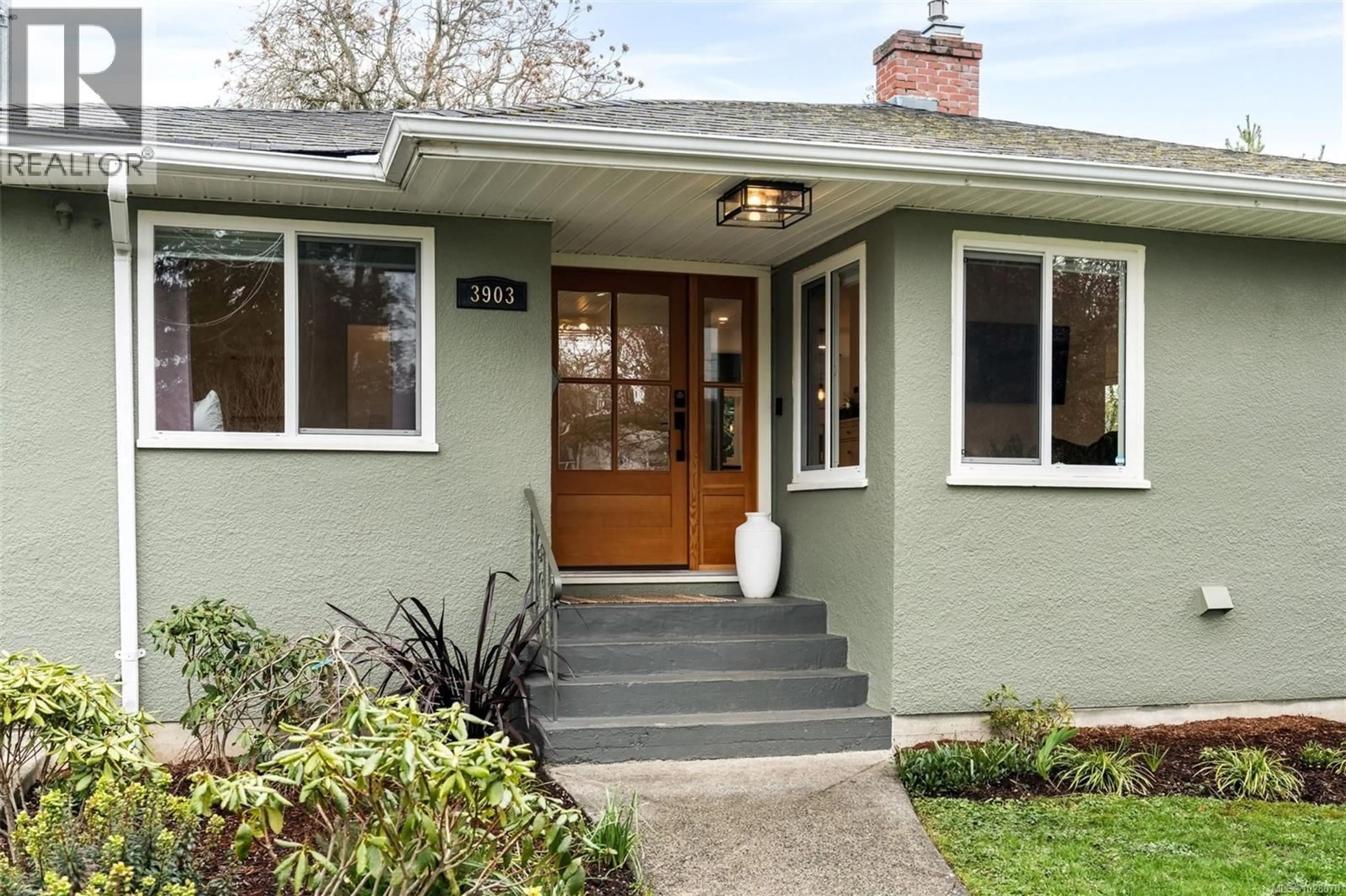 Home with vinyl exterior material, street for 3903 LAUDER ROAD, Saanich British Columbia V8N4H3