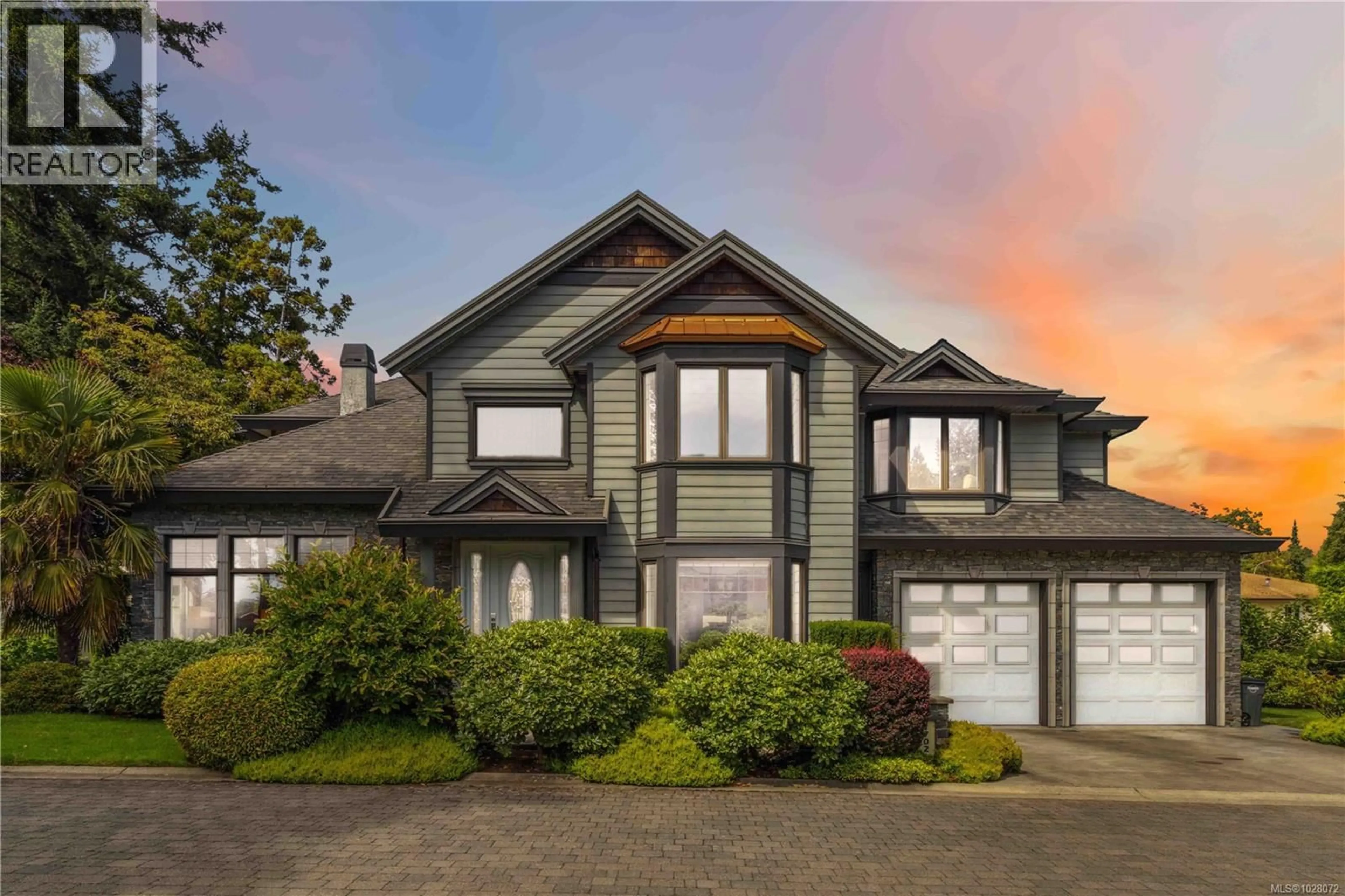 Home with vinyl exterior material, street for 1702 DE SOUSA PLACE, Saanich British Columbia V8N3L2