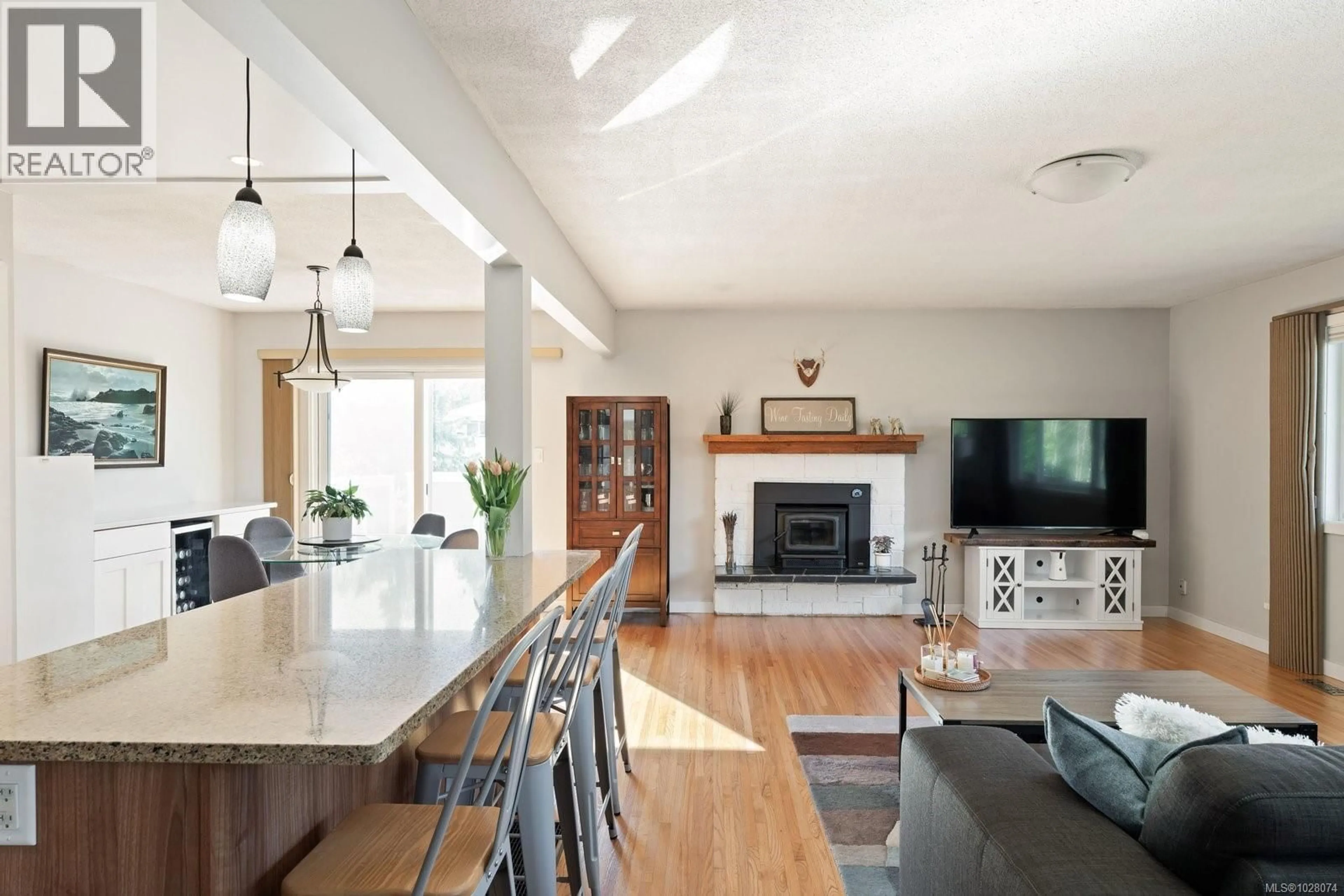 Open concept kitchen, unknown for 4125 DOUGLAS STREET, Saanich British Columbia V8X0A5