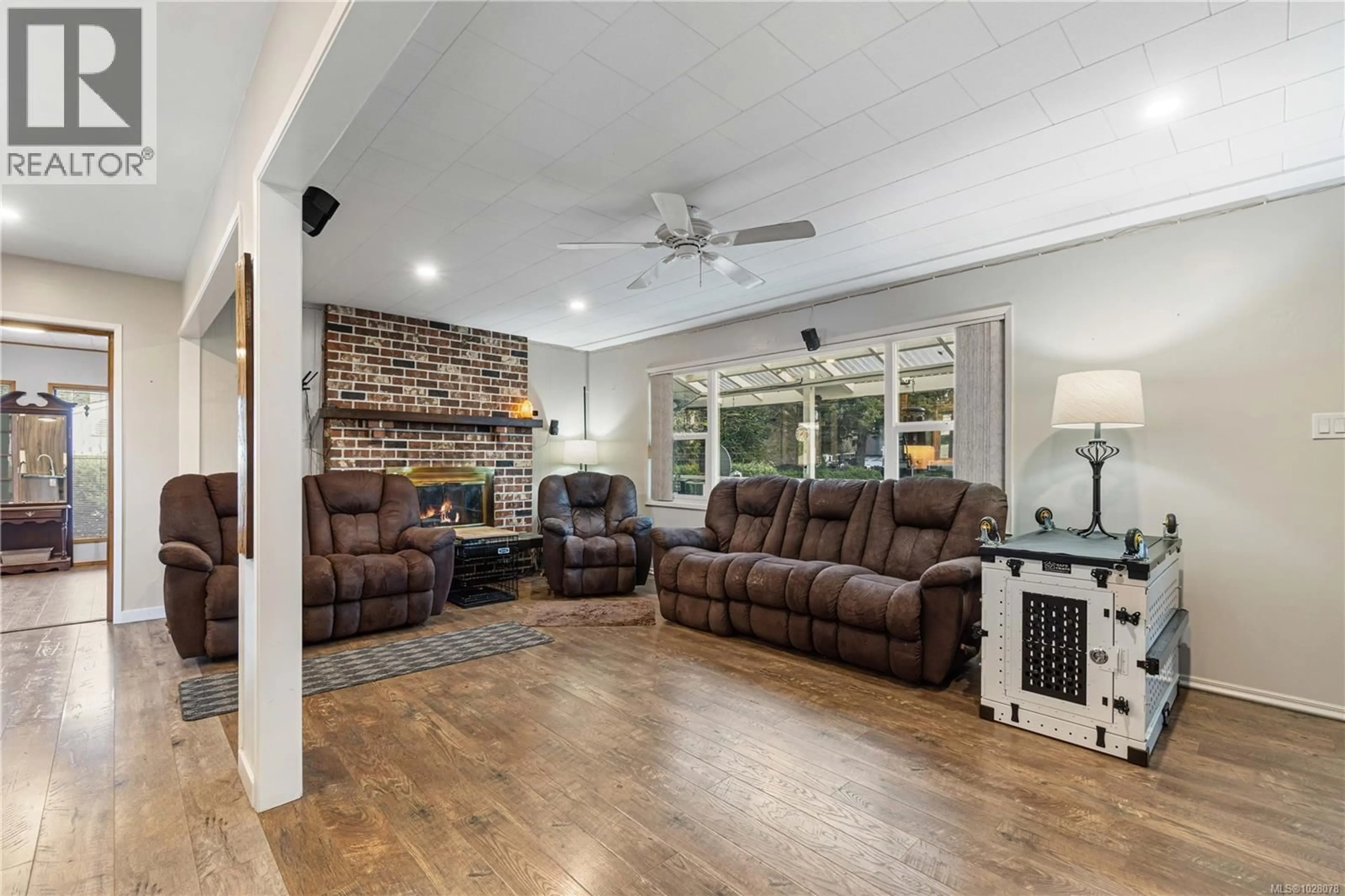 Living room with furniture, unknown for 5542 TULIP PLACE, Nanaimo British Columbia V9T2N2