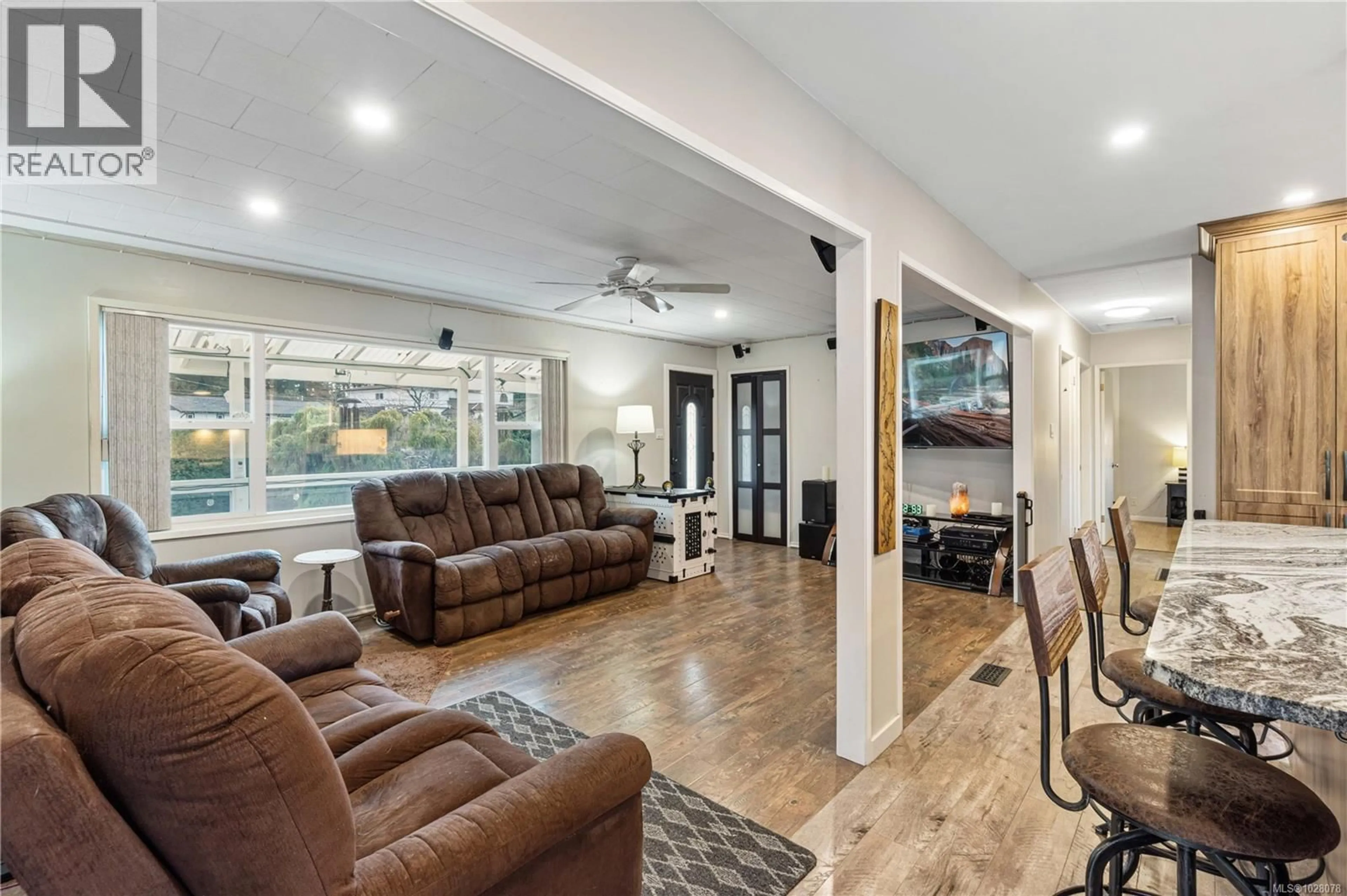 Living room with furniture, unknown for 5542 TULIP PLACE, Nanaimo British Columbia V9T2N2