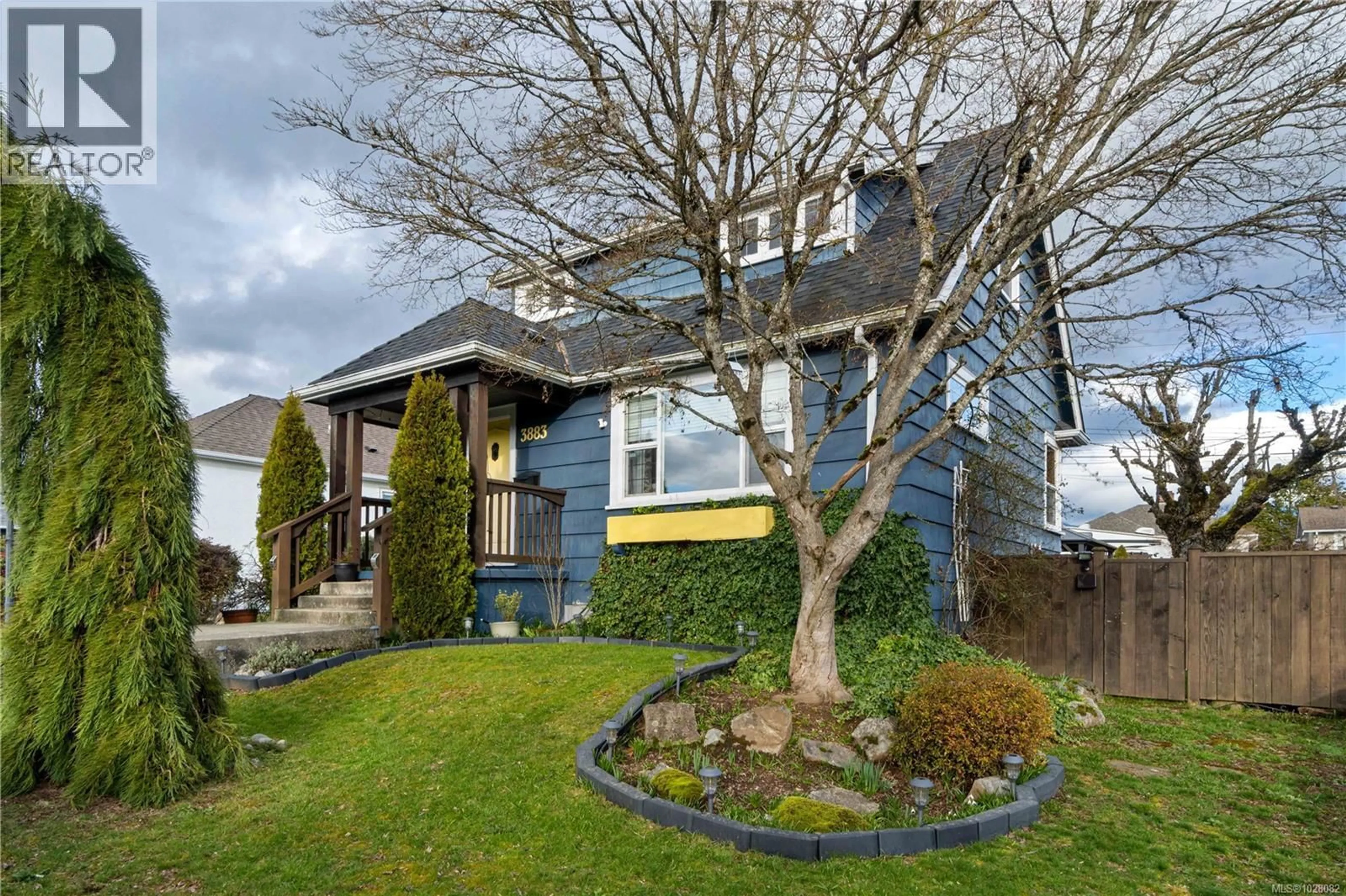 Home with vinyl exterior material, street for 3883 6TH AVENUE, Port Alberni British Columbia V9Y4M3