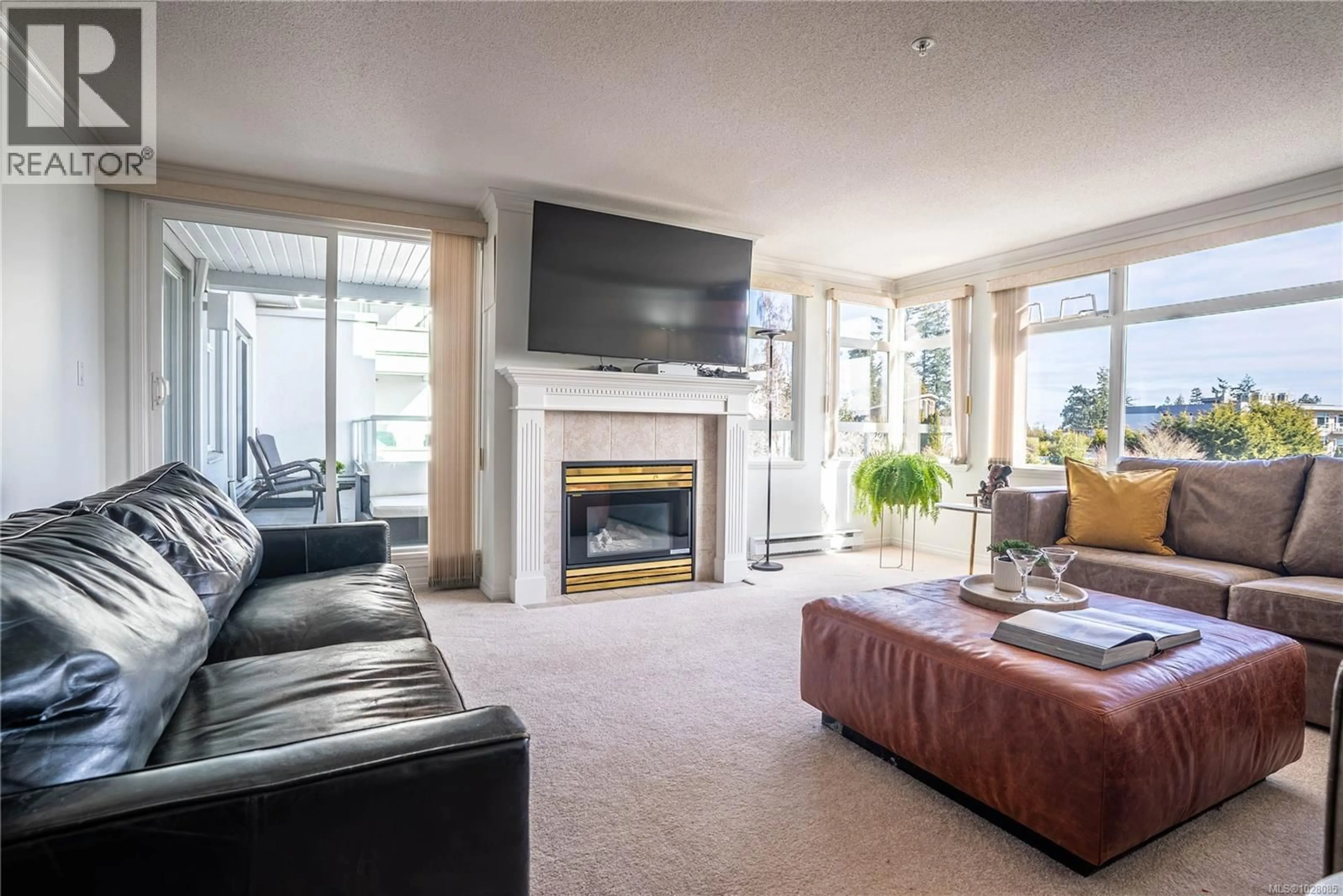 Living room with furniture, unknown for 306 - 5110 CORDOVA BAY ROAD, Saanich British Columbia V8Y2K5