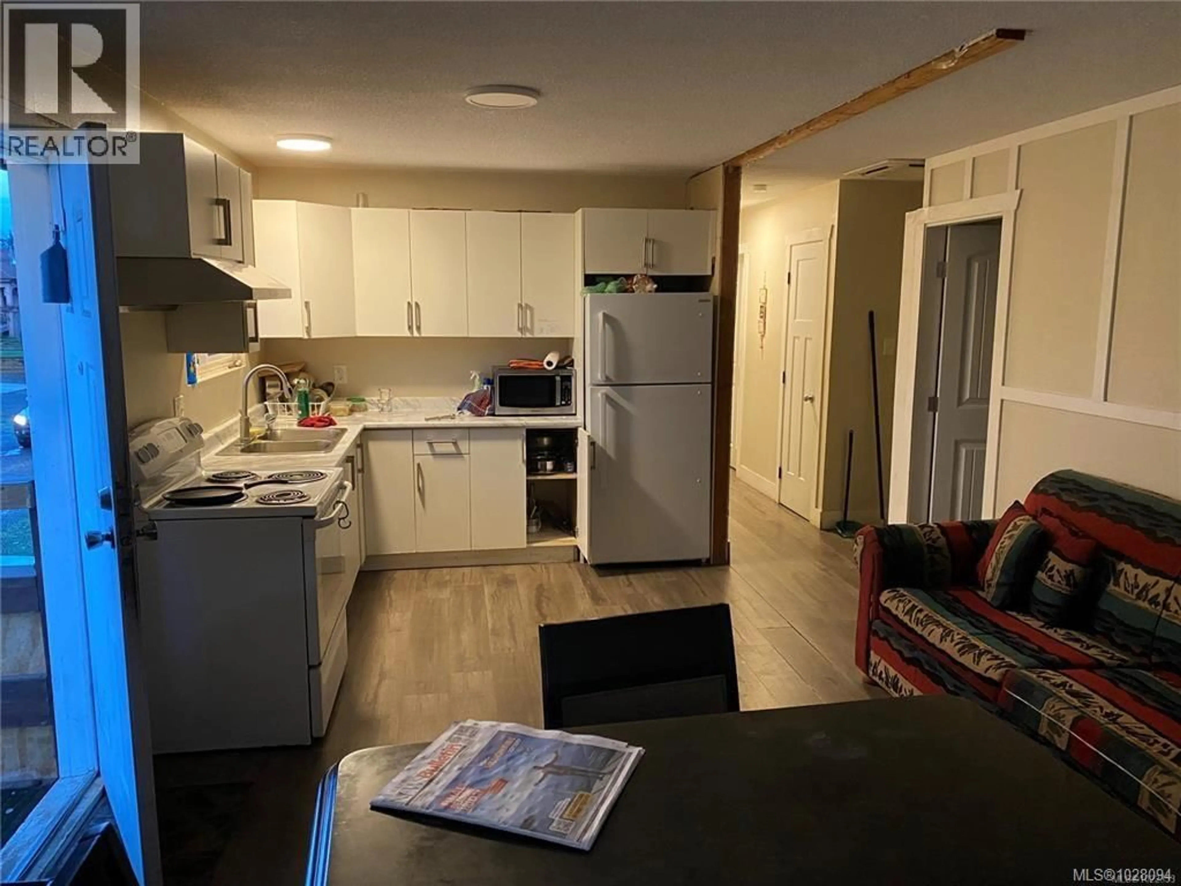 Standard kitchen, unknown for 614 WINCHESTER AVENUE, Nanaimo British Columbia V9R4B7