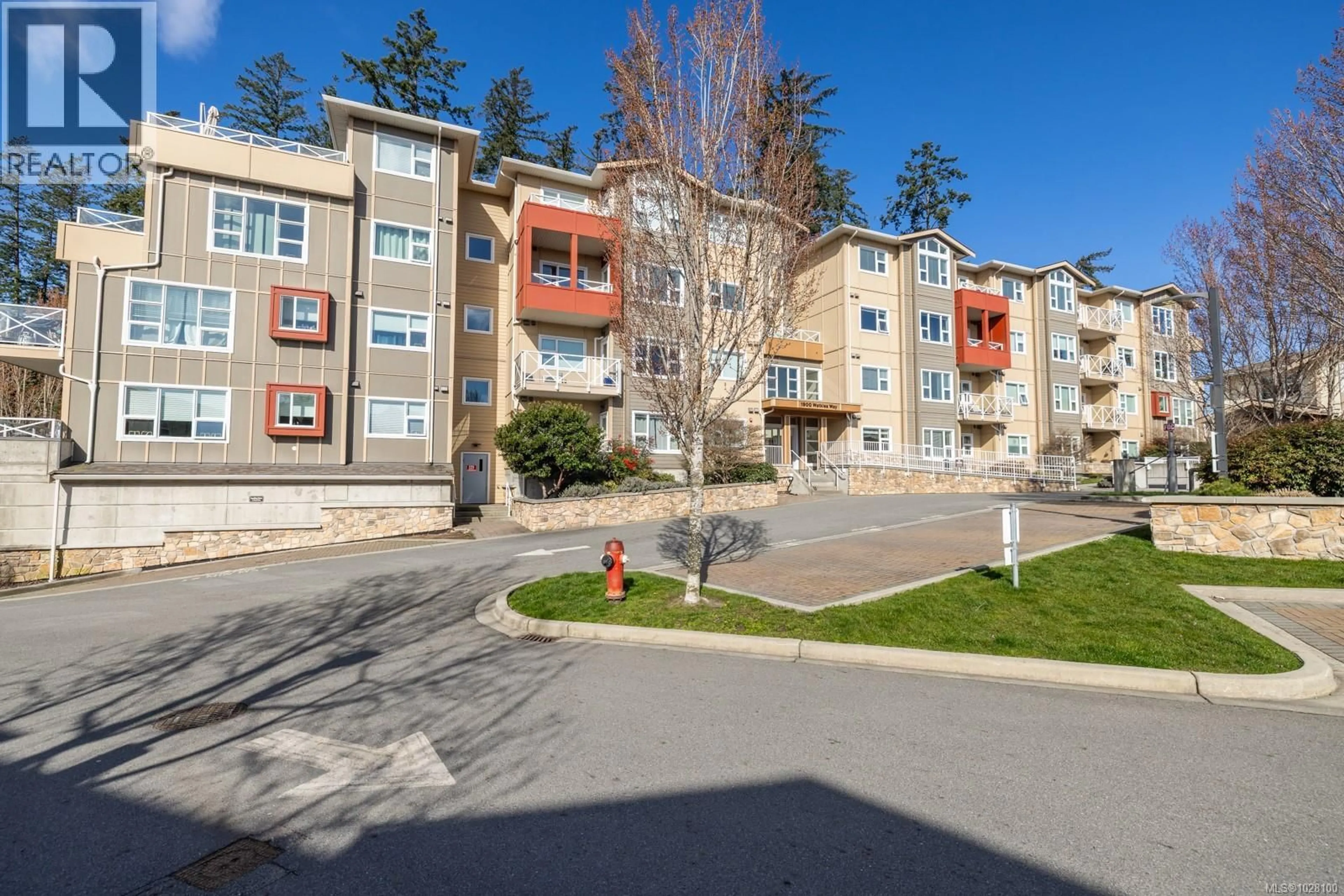 Patio, street for 403 - 1900 WATKISS WAY, View Royal British Columbia V9B0S8