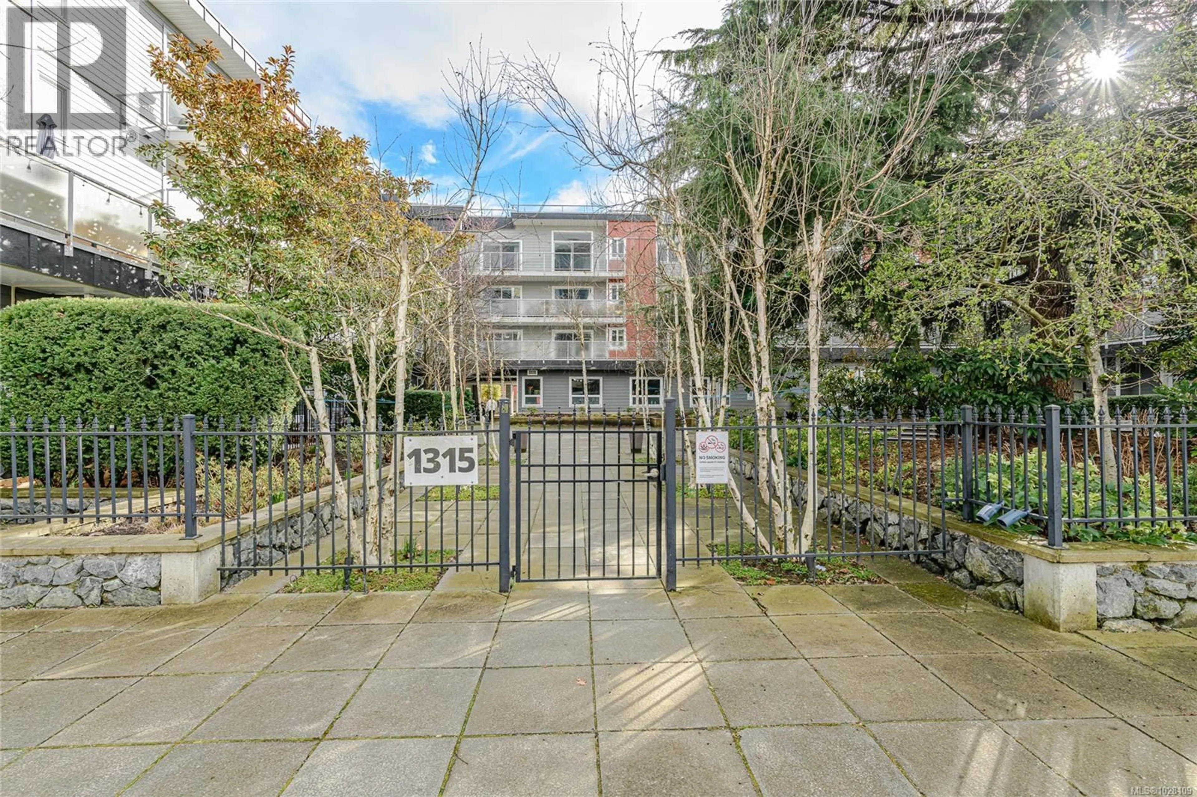 A pic from outside/outdoor area/front of a property/back of a property/a pic from drone, street for 210 - 1315 ESQUIMALT ROAD, Esquimalt British Columbia V9A3P5