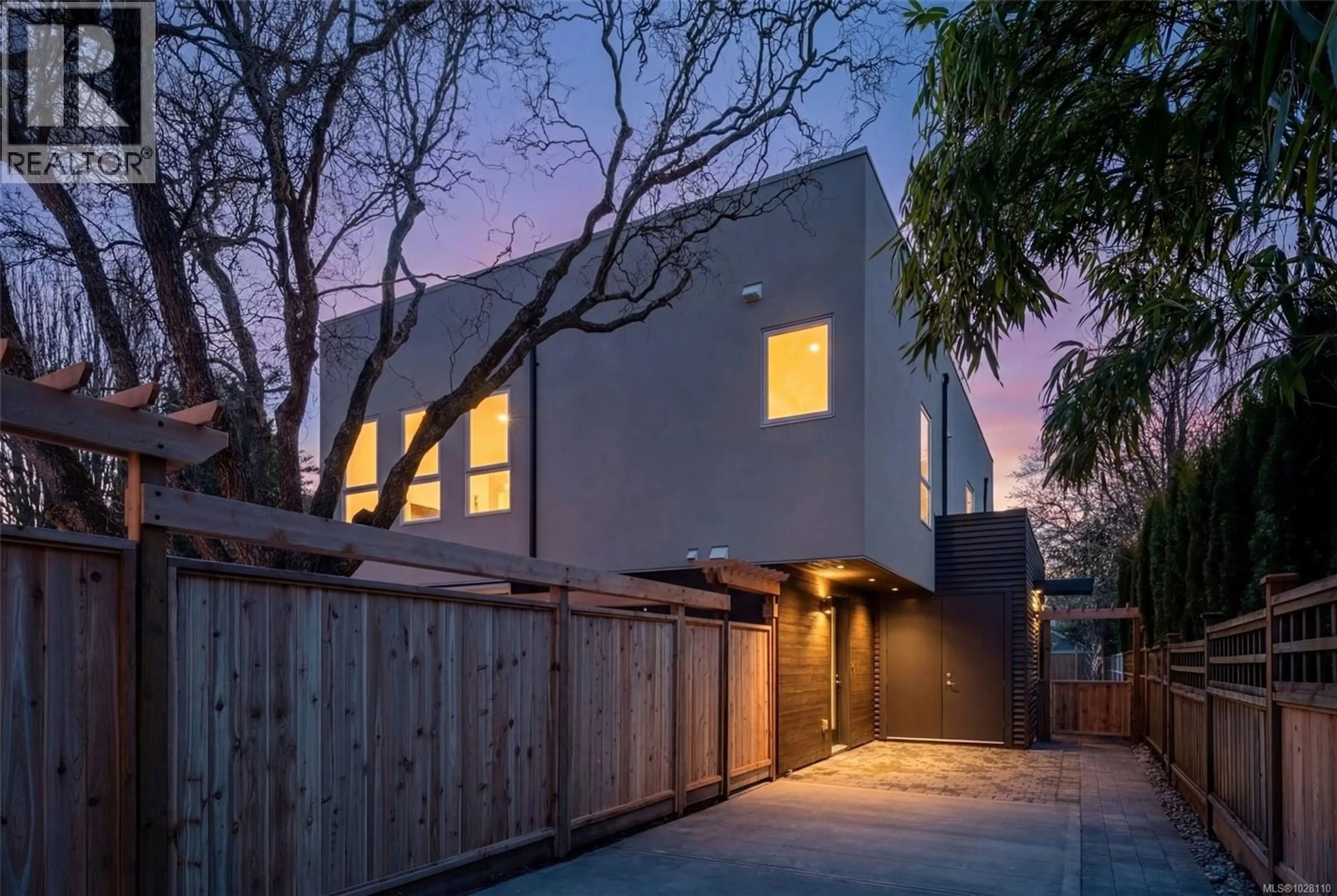 Home with brick exterior material, street for 2 - 920 ISLAND ROAD, Oak Bay British Columbia V8S2T9