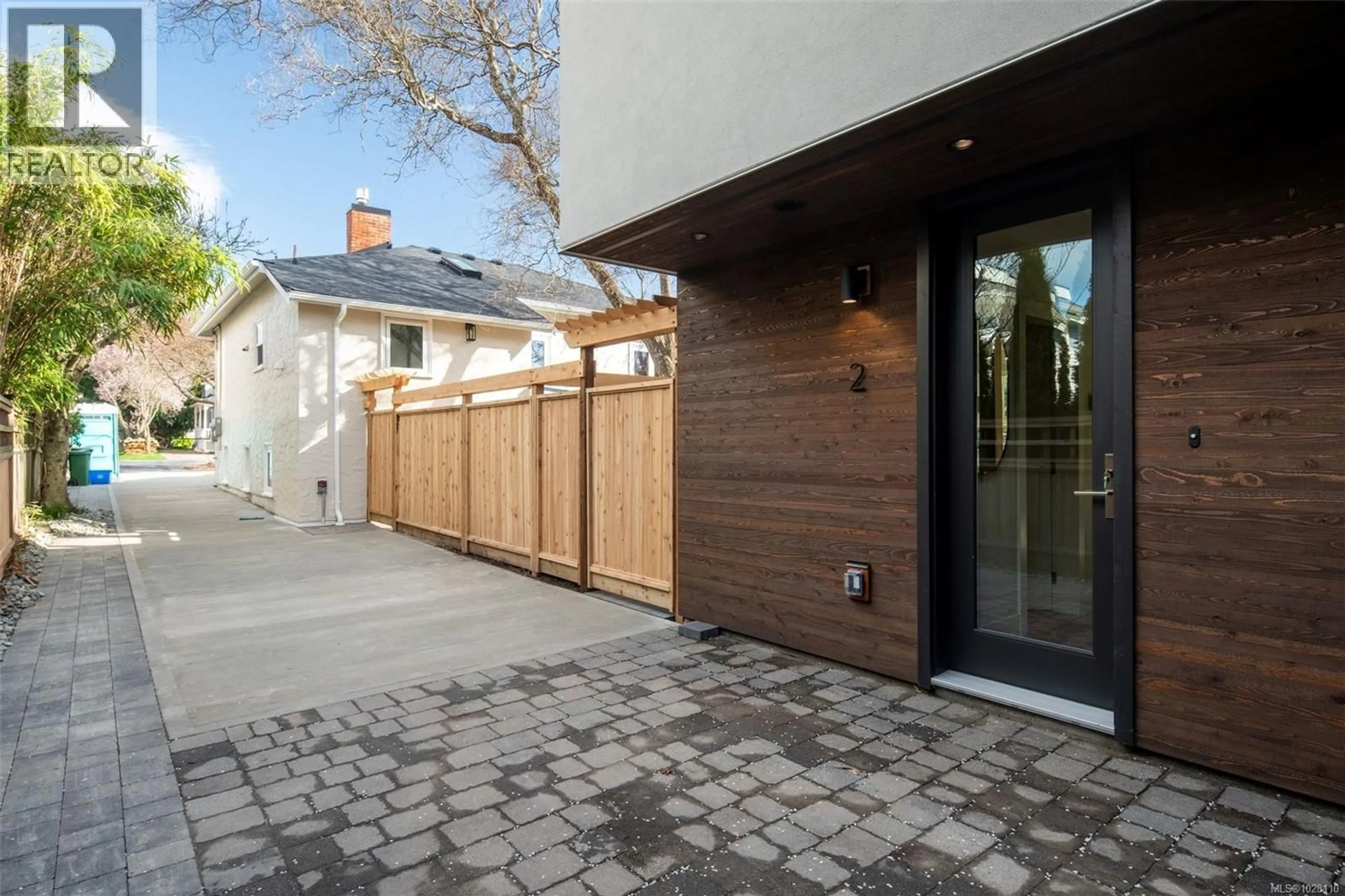 Patio, street for 2 - 920 ISLAND ROAD, Oak Bay British Columbia V8S2T9