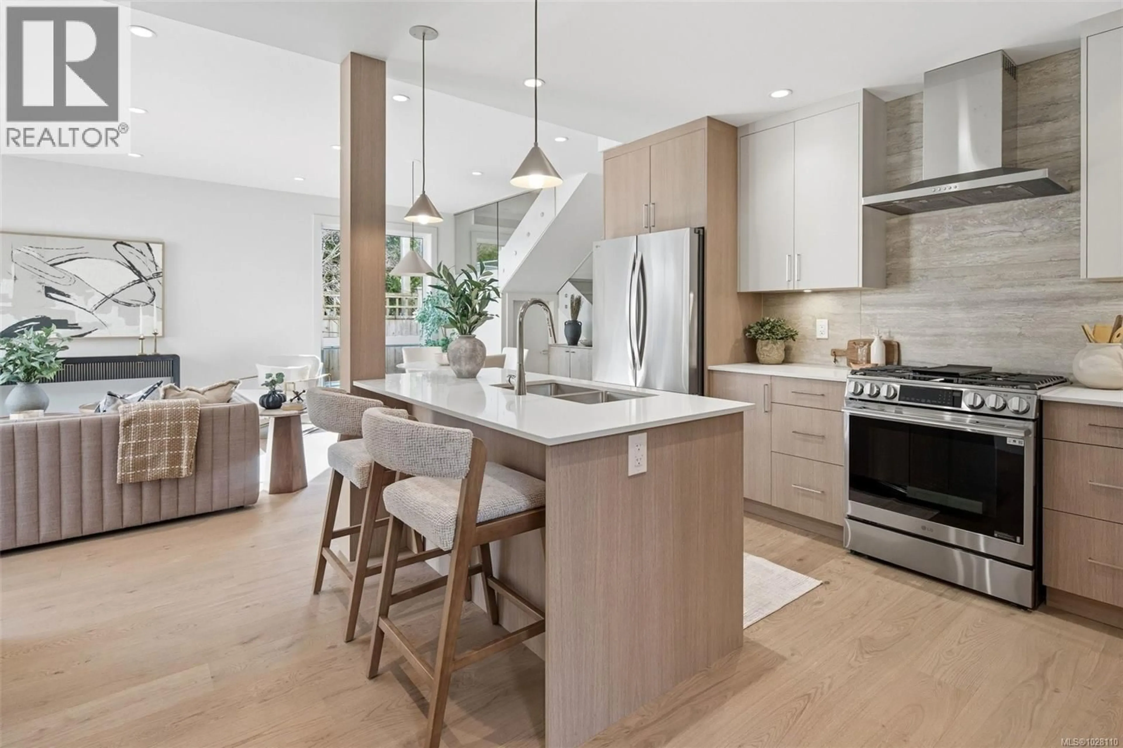 Open concept kitchen, unknown for 2 - 920 ISLAND ROAD, Oak Bay British Columbia V8S2T9