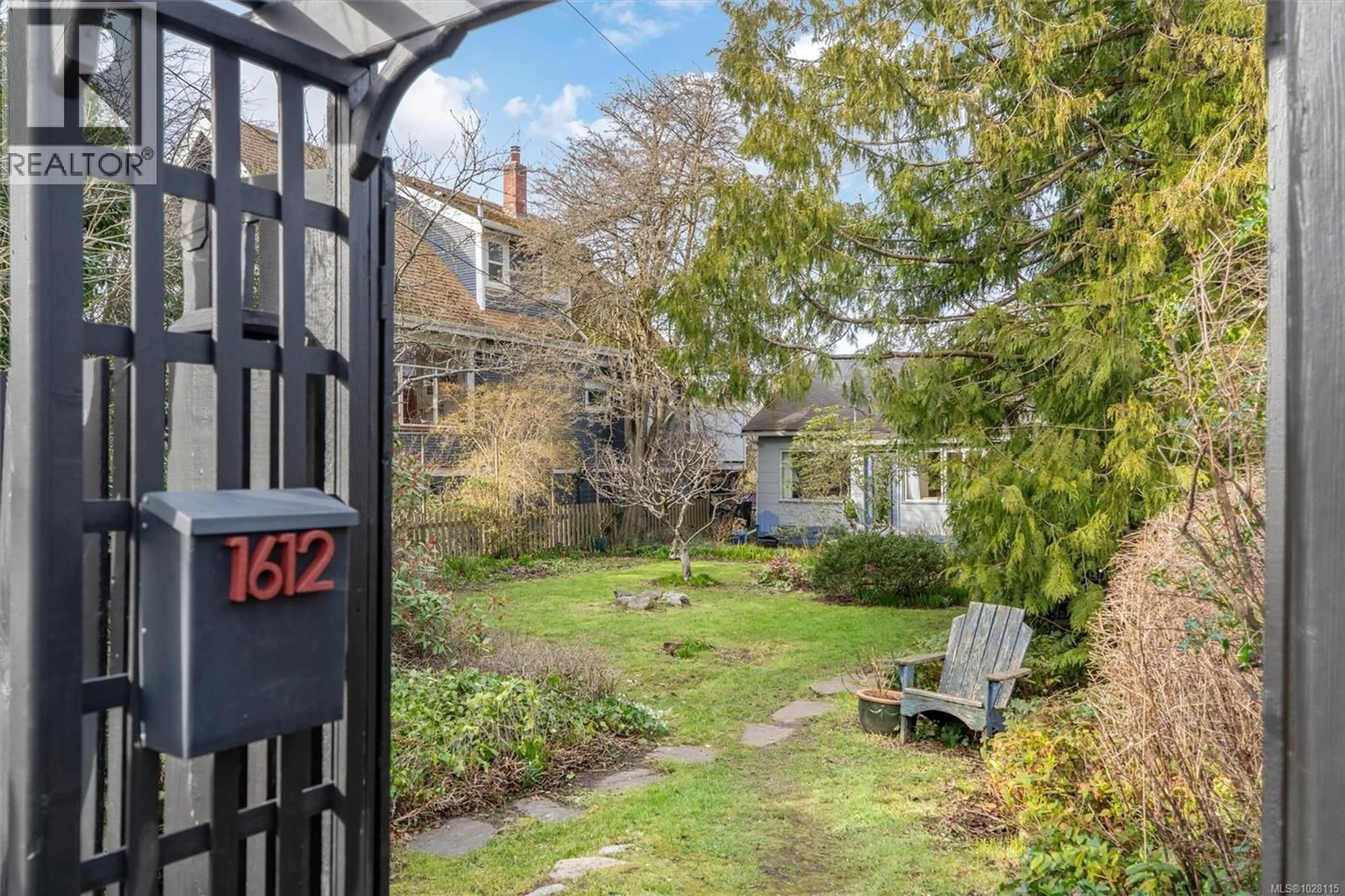 Unknown for 1612 PEMBROKE STREET, Victoria British Columbia V8R1W3