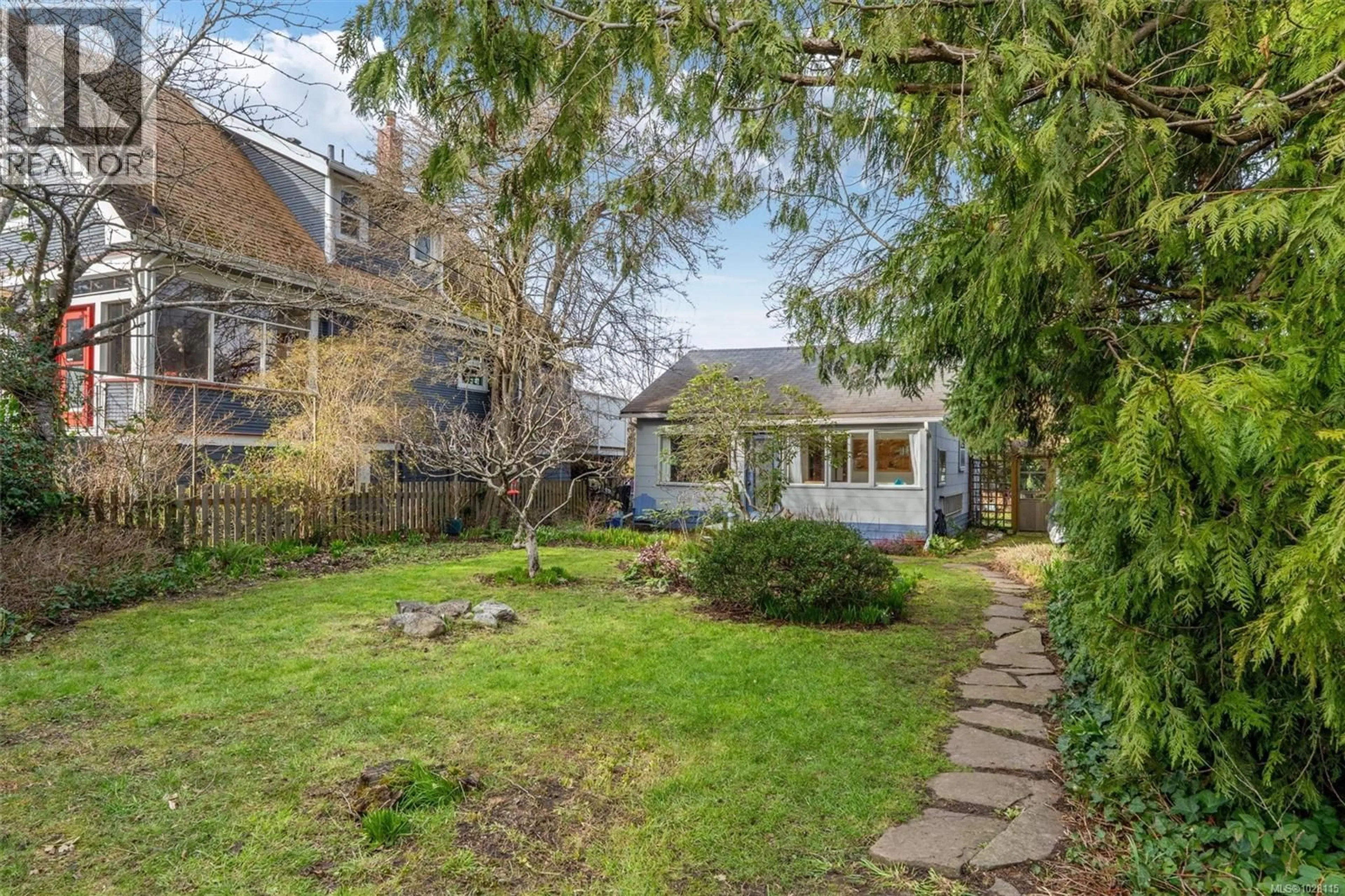 Patio, street for 1612 PEMBROKE STREET, Victoria British Columbia V8R1W3