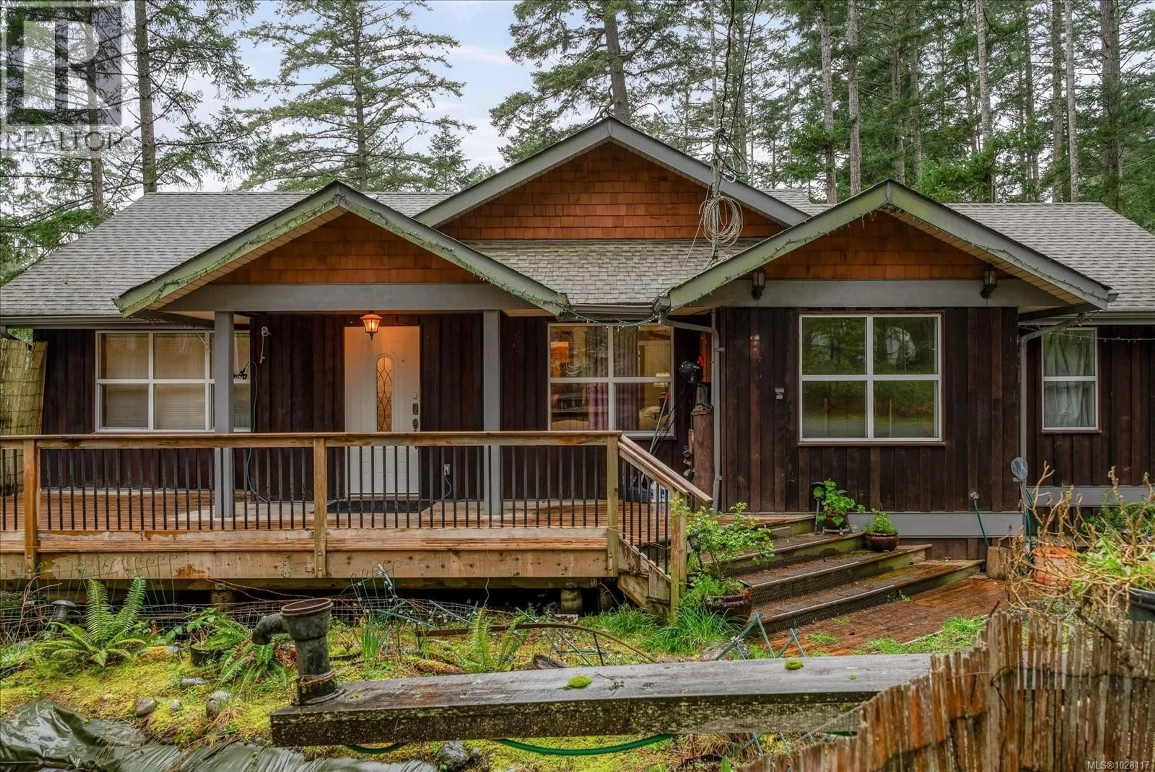 Home with vinyl exterior material, unknown for 685 ROLLO ROAD, Gabriola Island British Columbia V0R1X3