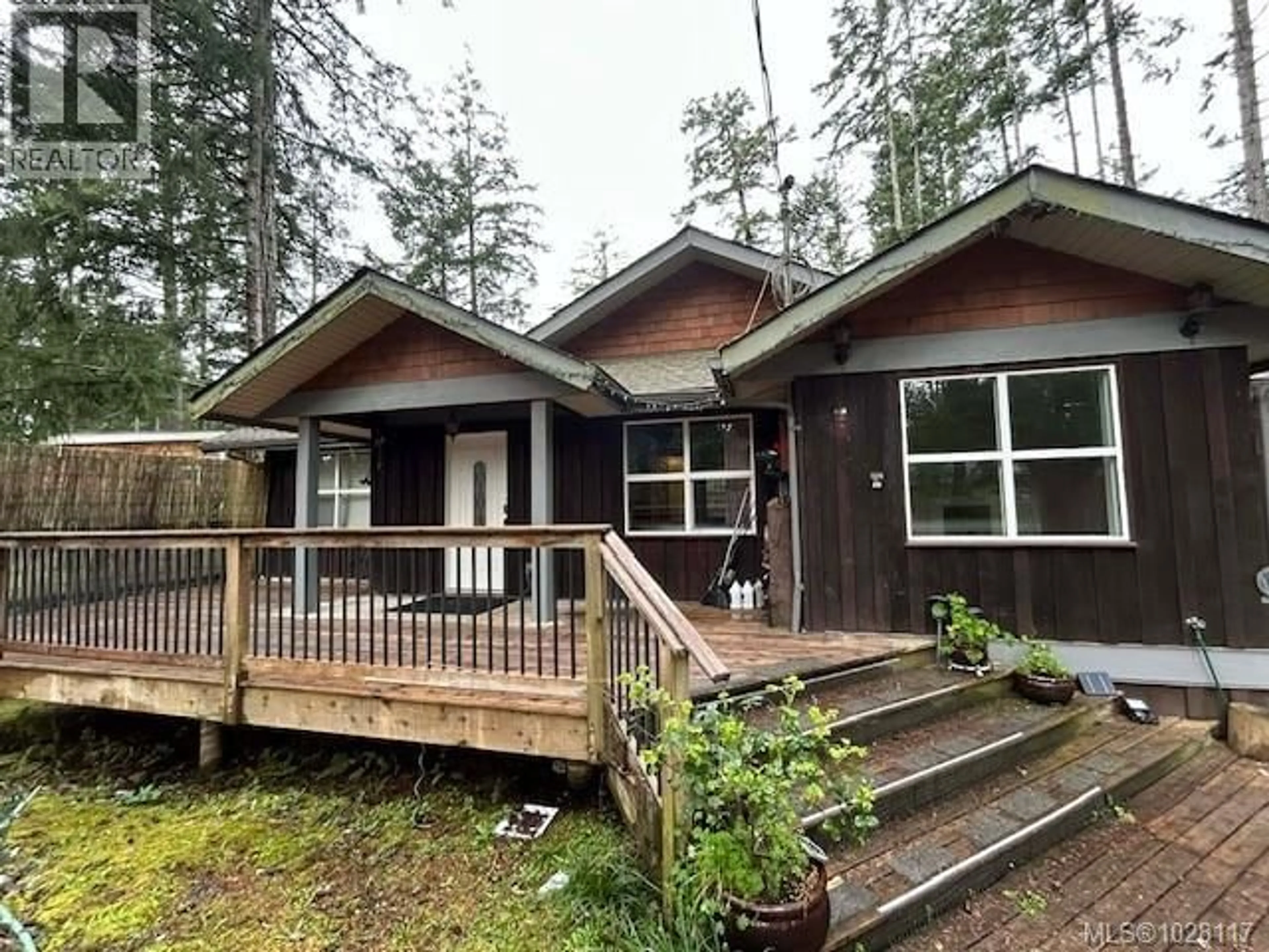 Home with vinyl exterior material, unknown for 685 ROLLO ROAD, Gabriola Island British Columbia V0R1X3