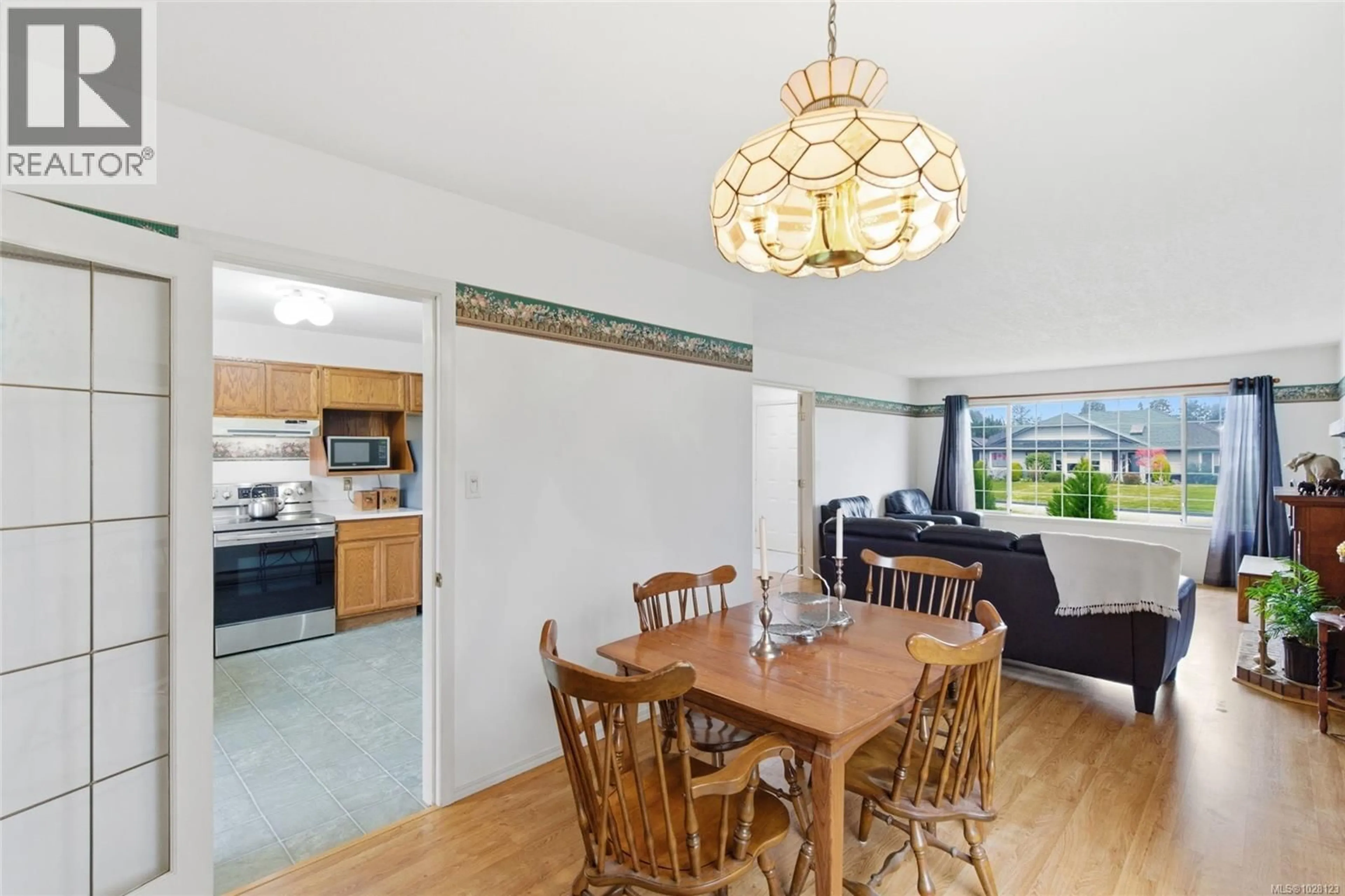 Open concept kitchen, unknown for 702 FORSYTH AVENUE, Parksville British Columbia V9P1E7