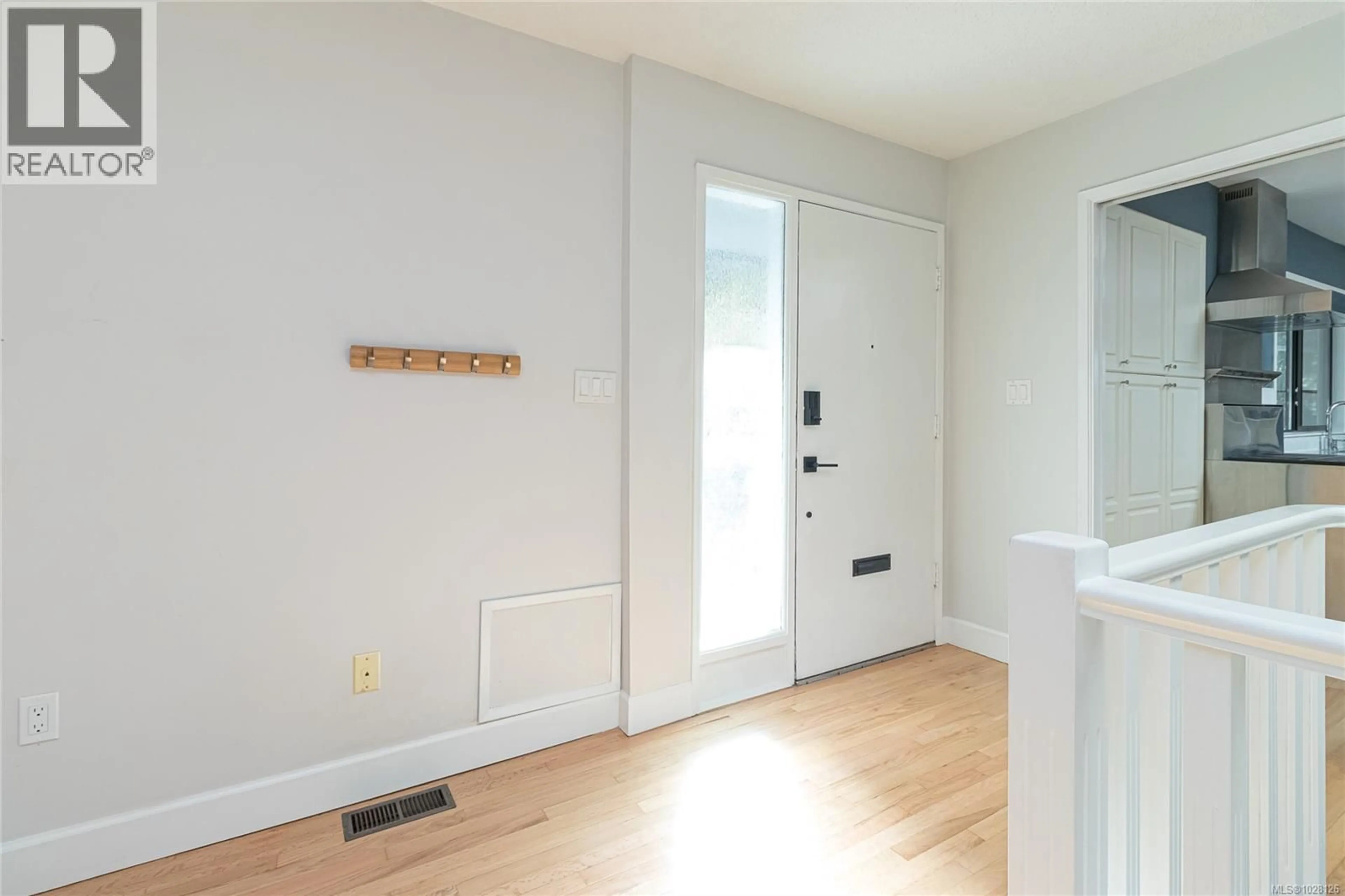 Indoor entryway for 2660 MACDONALD DRIVE EAST, Saanich British Columbia V8N1X9