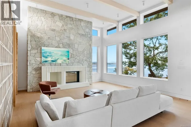 4570 BISSENDEN PLACE, Saanich 5