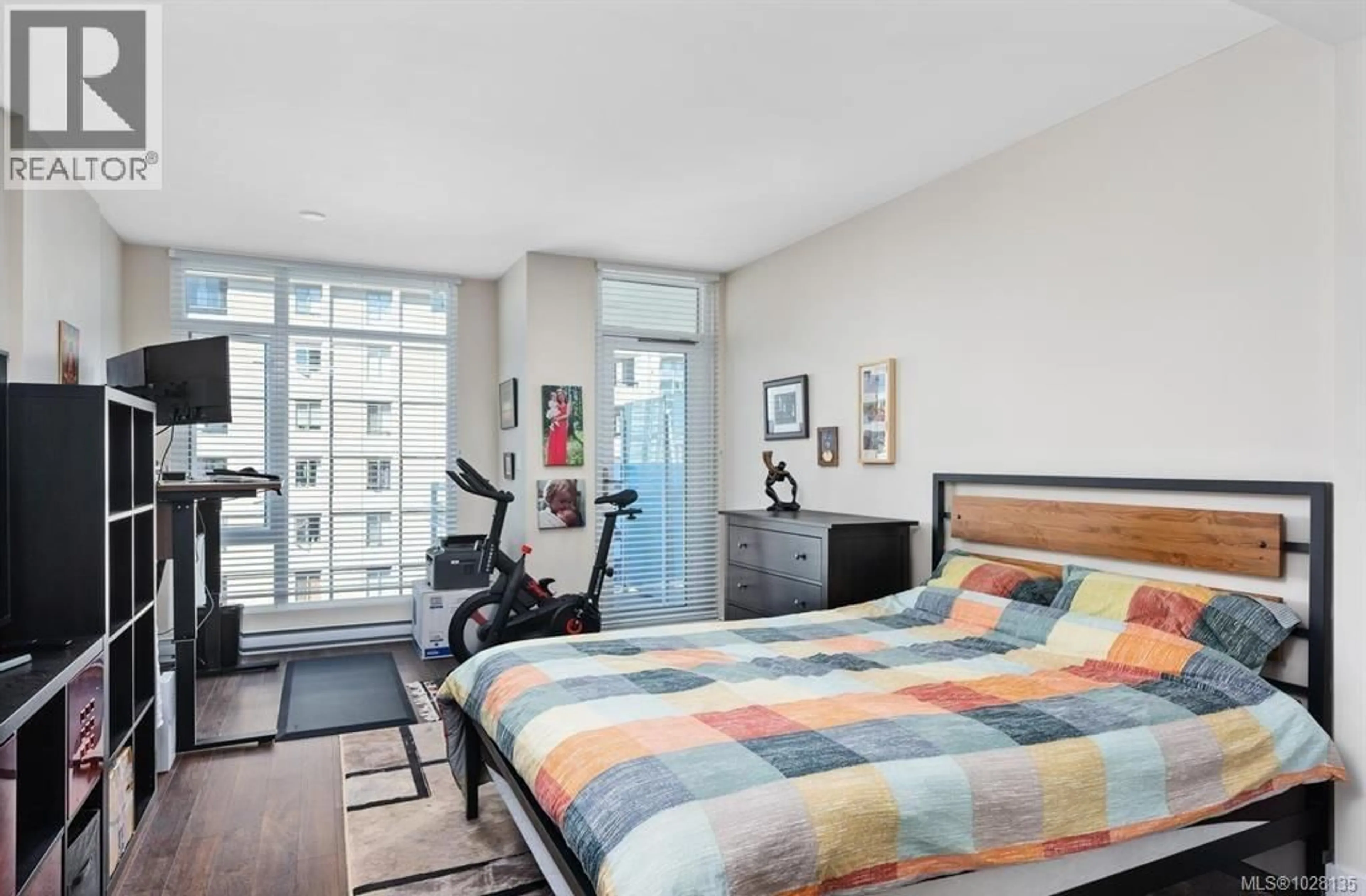 Bedroom with bed, unknown for 705 - 1090 JOHNSON STREET, Victoria British Columbia V8V0B3