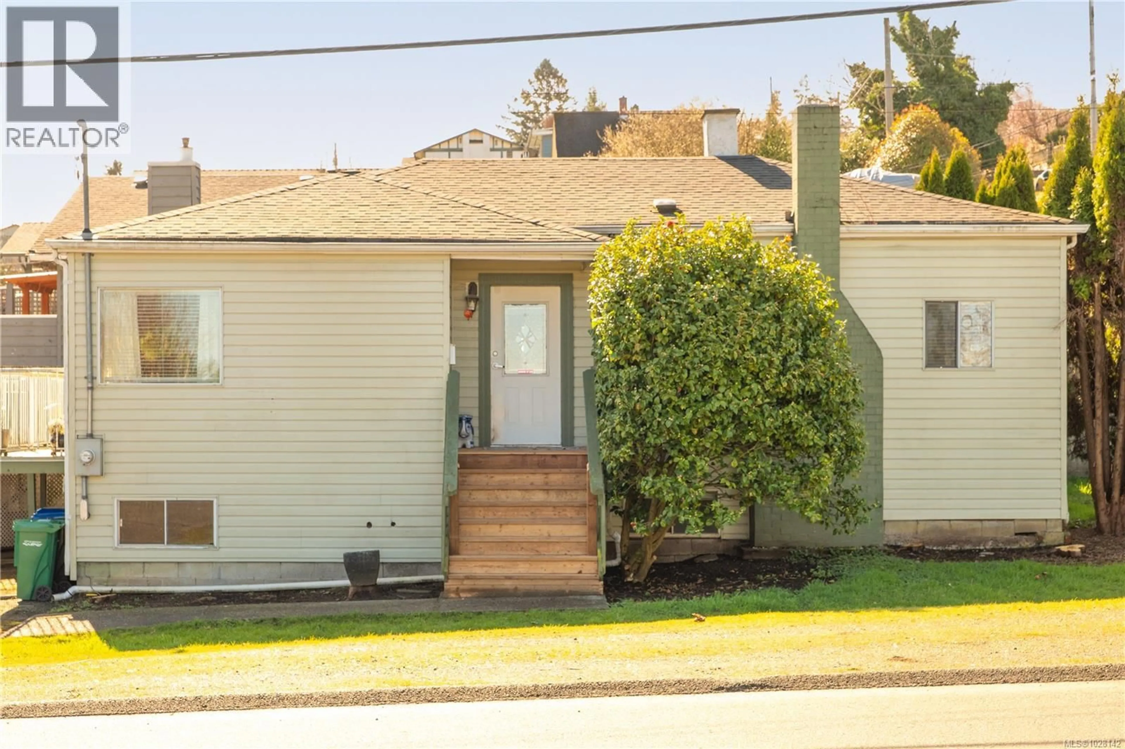 Home with vinyl exterior material, street for 249 LARCH STREET, Nanaimo British Columbia V9T0K1