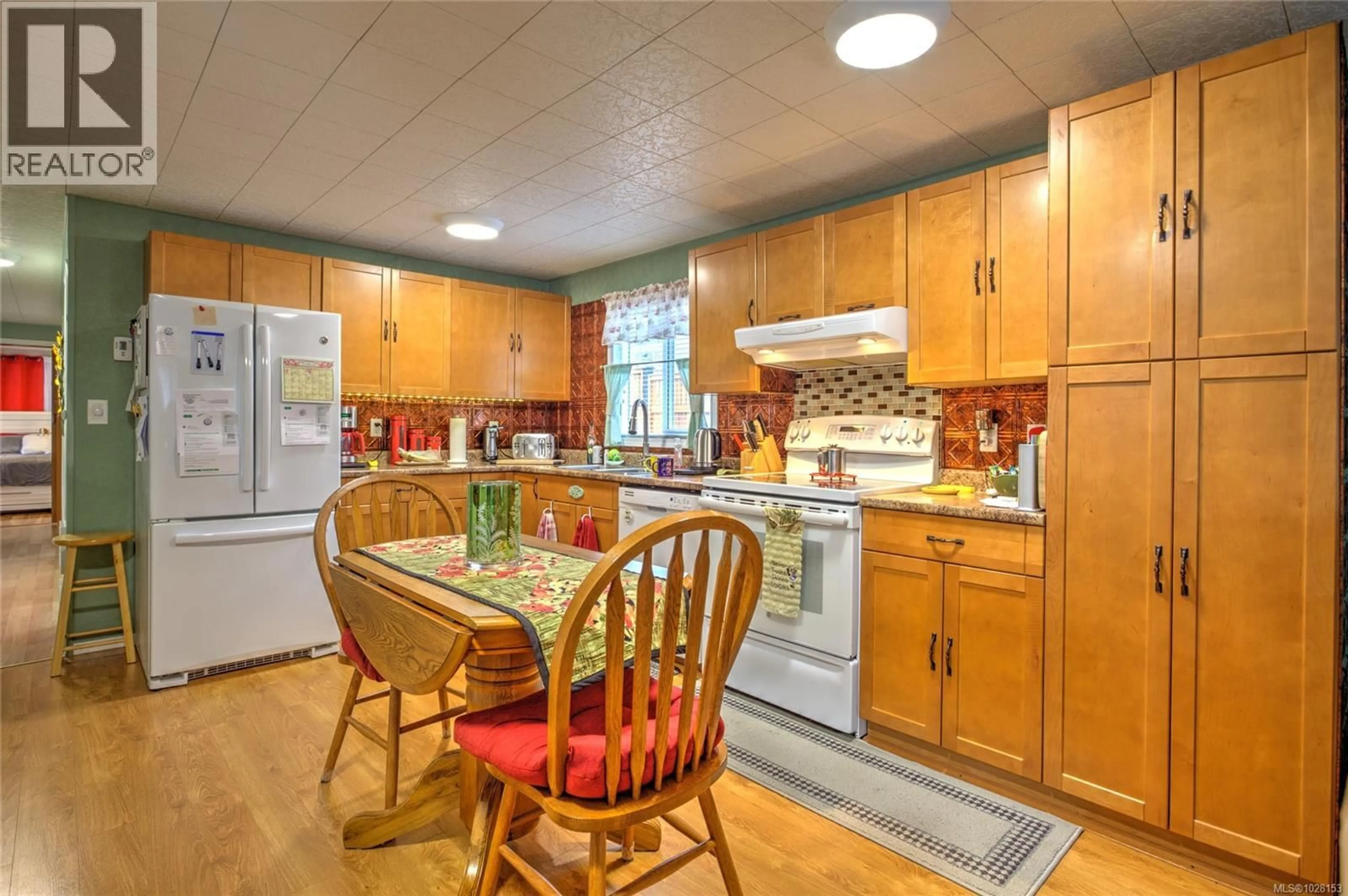 Standard kitchen, unknown for 3 - 1265 CHERRY POINT ROAD, Cowichan Bay British Columbia V0R1N2