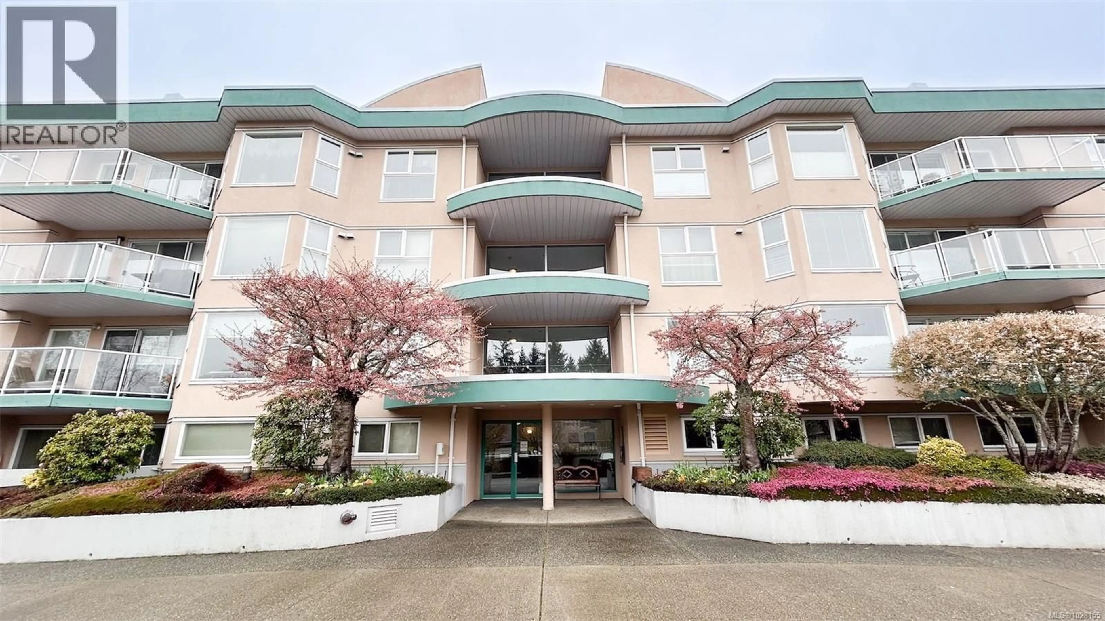 Indoor foyer for 106 - 3009 BRITTANY DRIVE, Langford British Columbia V9B5P8