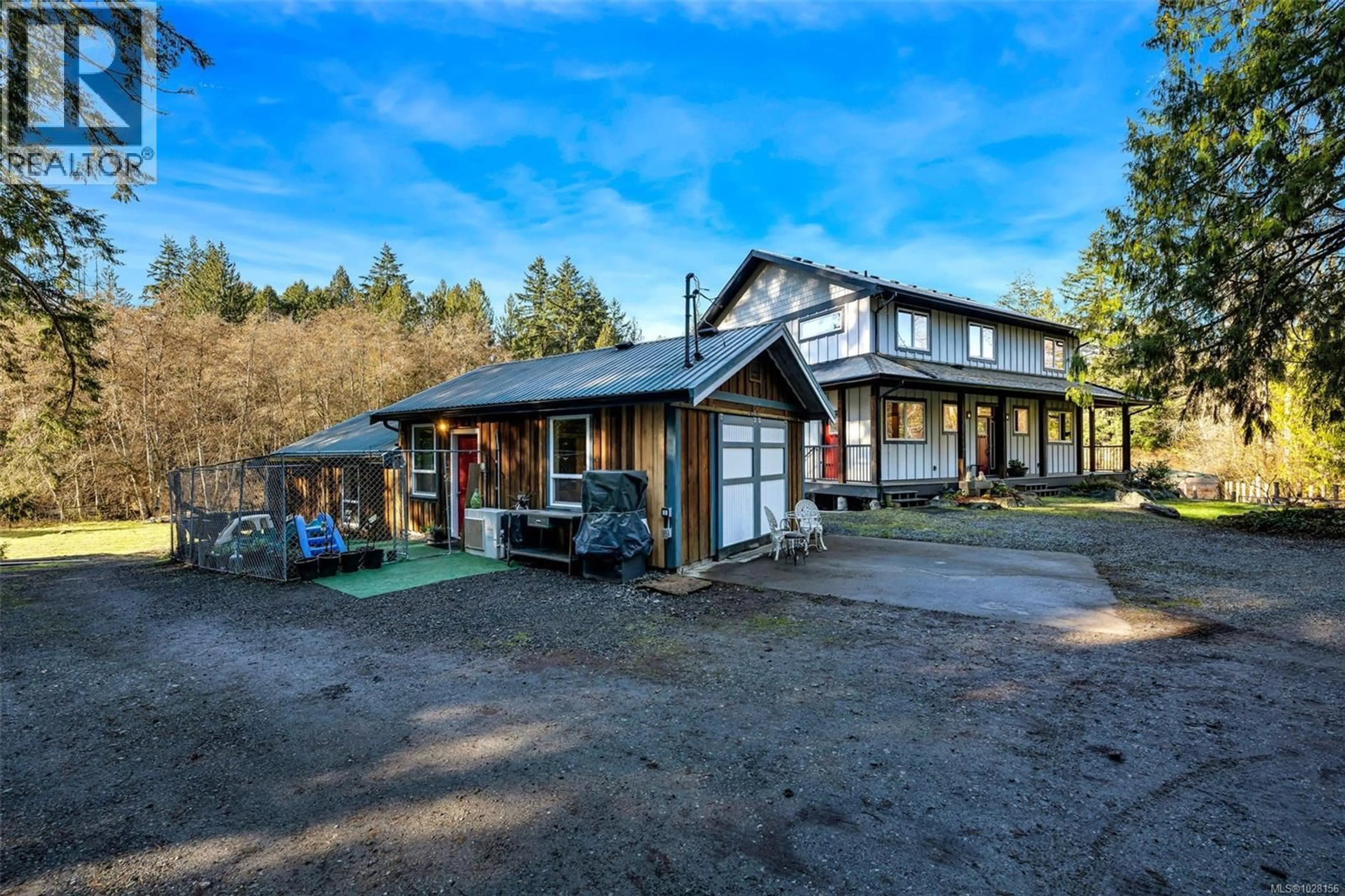 A pic from outside/outdoor area/front of a property/back of a property/a pic from drone, unknown for 1696 PEERLESS ROAD, Duncan British Columbia V0R1L6