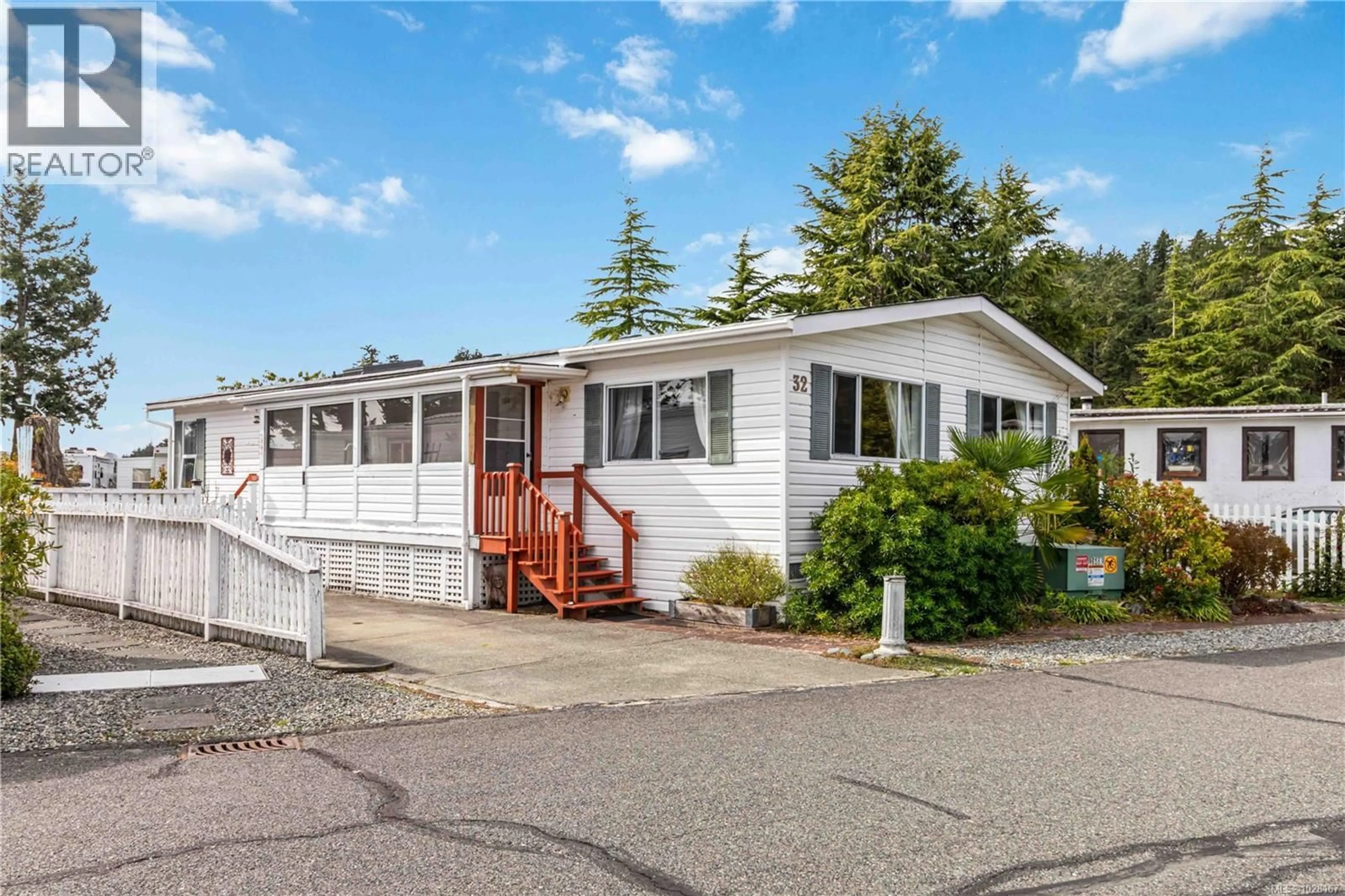 Home with vinyl exterior material, street for 32 - 7871 WEST COAST ROAD, Sooke British Columbia V9Z0R6