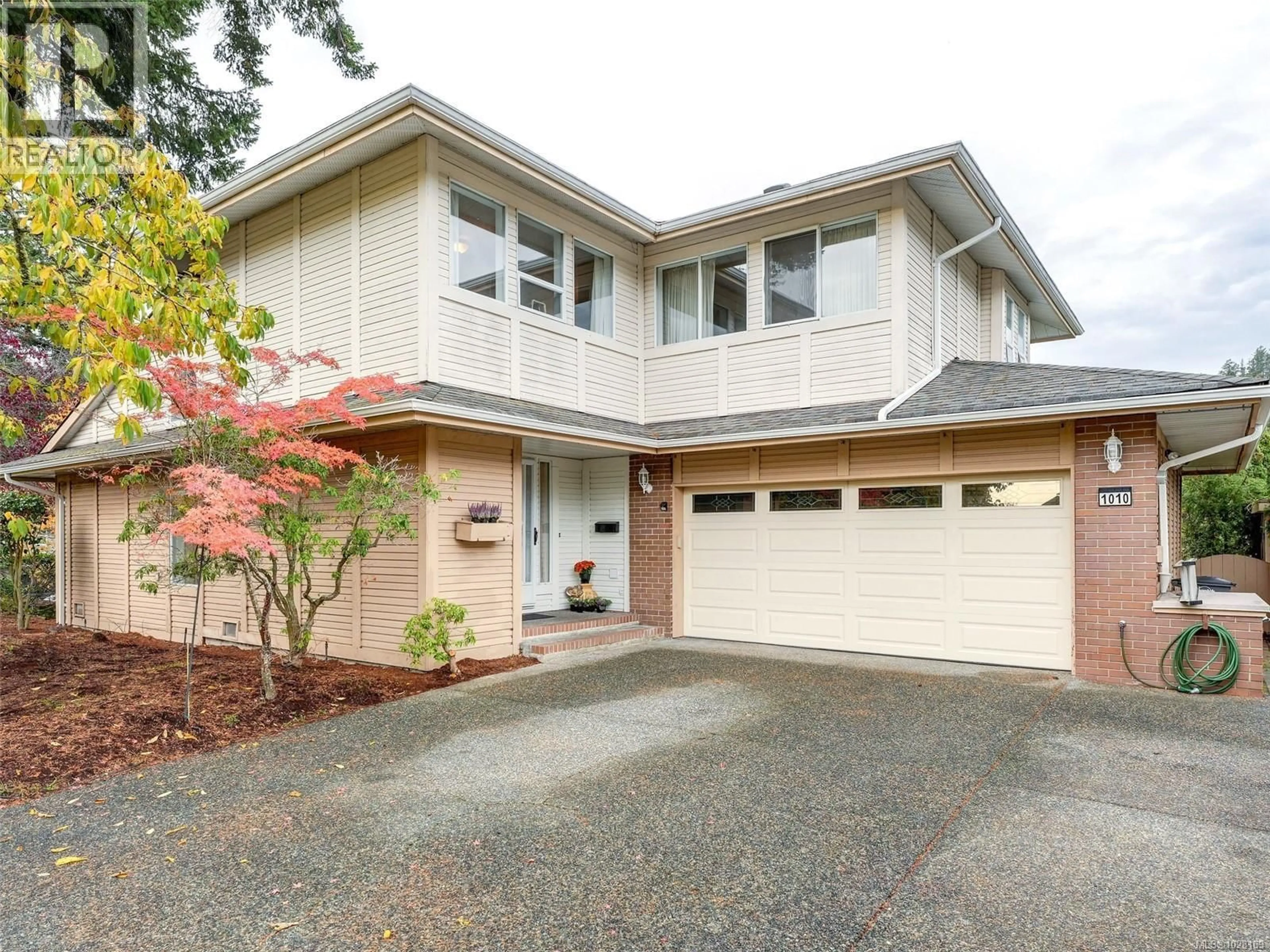 Unknown for 1010 SCOTTSWOOD LANE, Saanich British Columbia V8Y2Y2