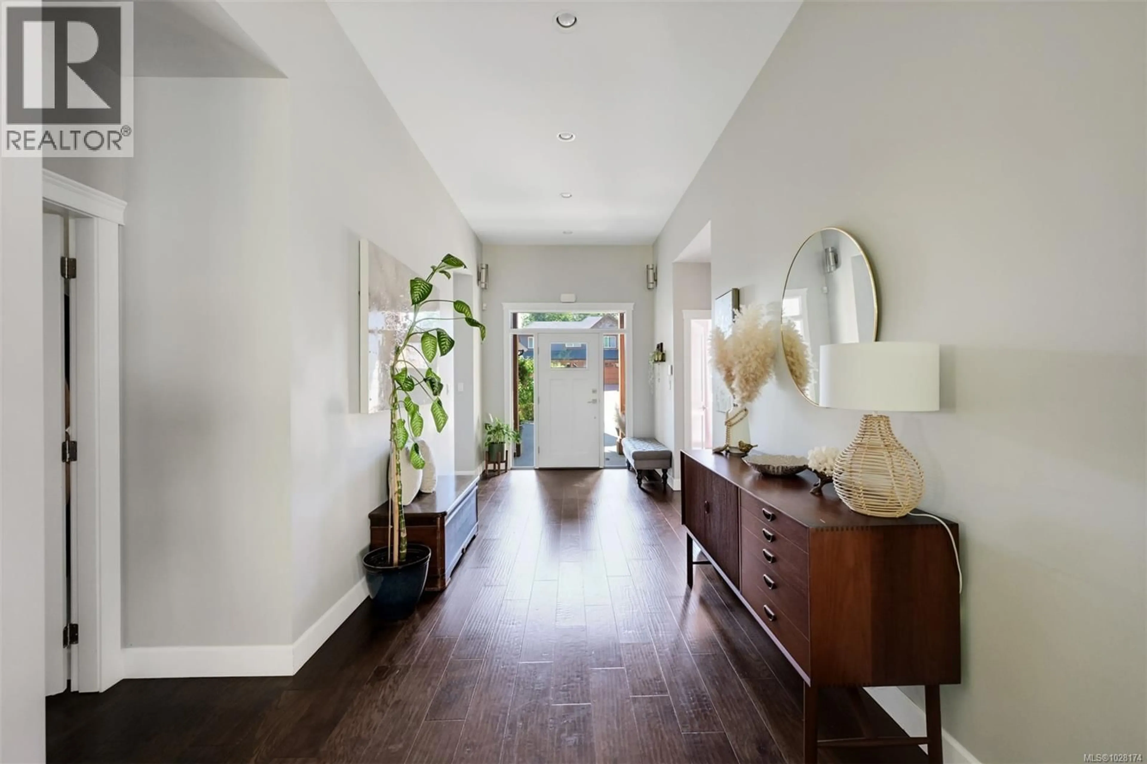 Indoor entryway for 856 HAYDEN PLACE, Mill Bay British Columbia V0R2P3