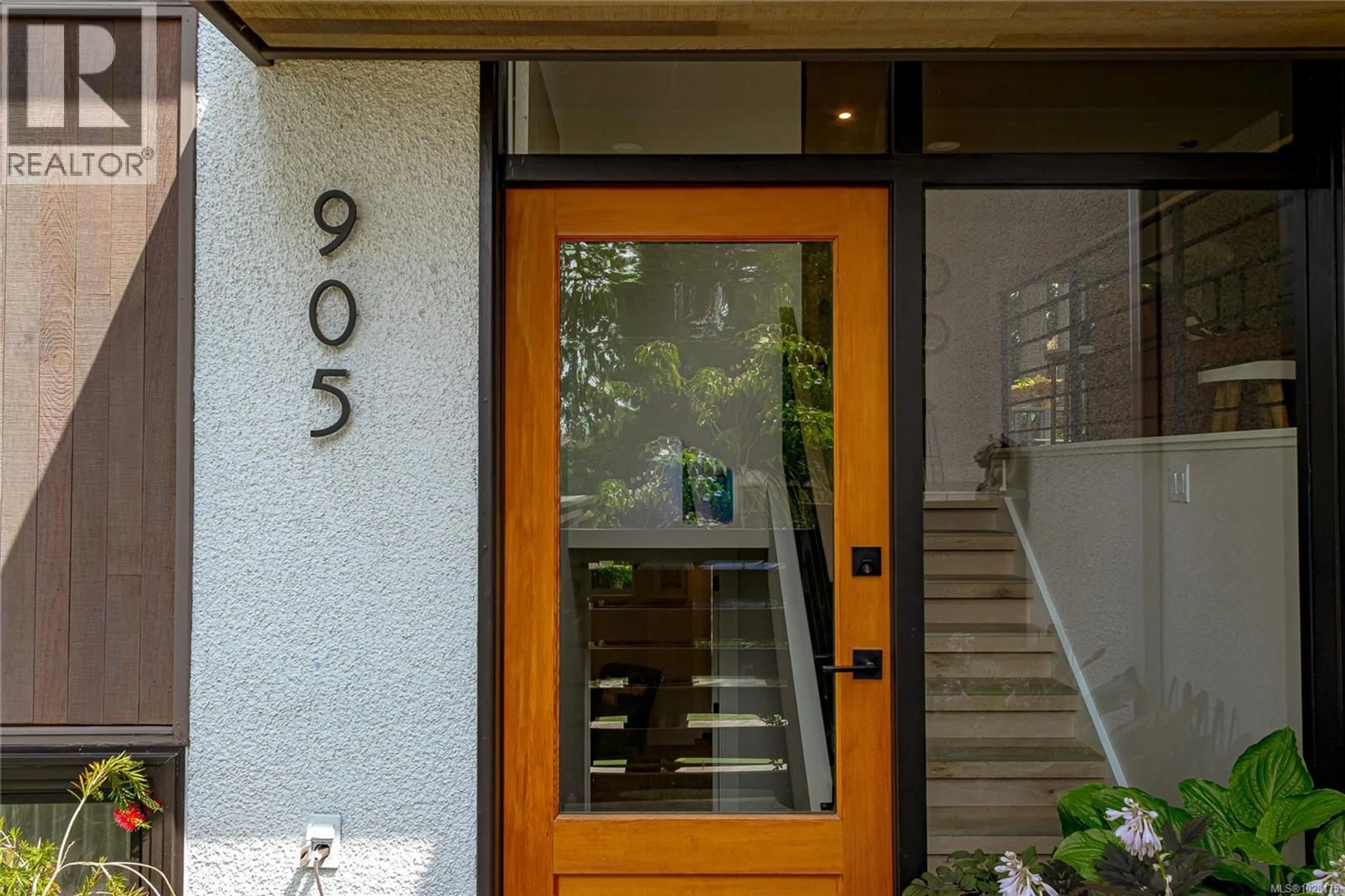 Indoor entryway for 905 DEAL STREET, Oak Bay British Columbia V8S5G4