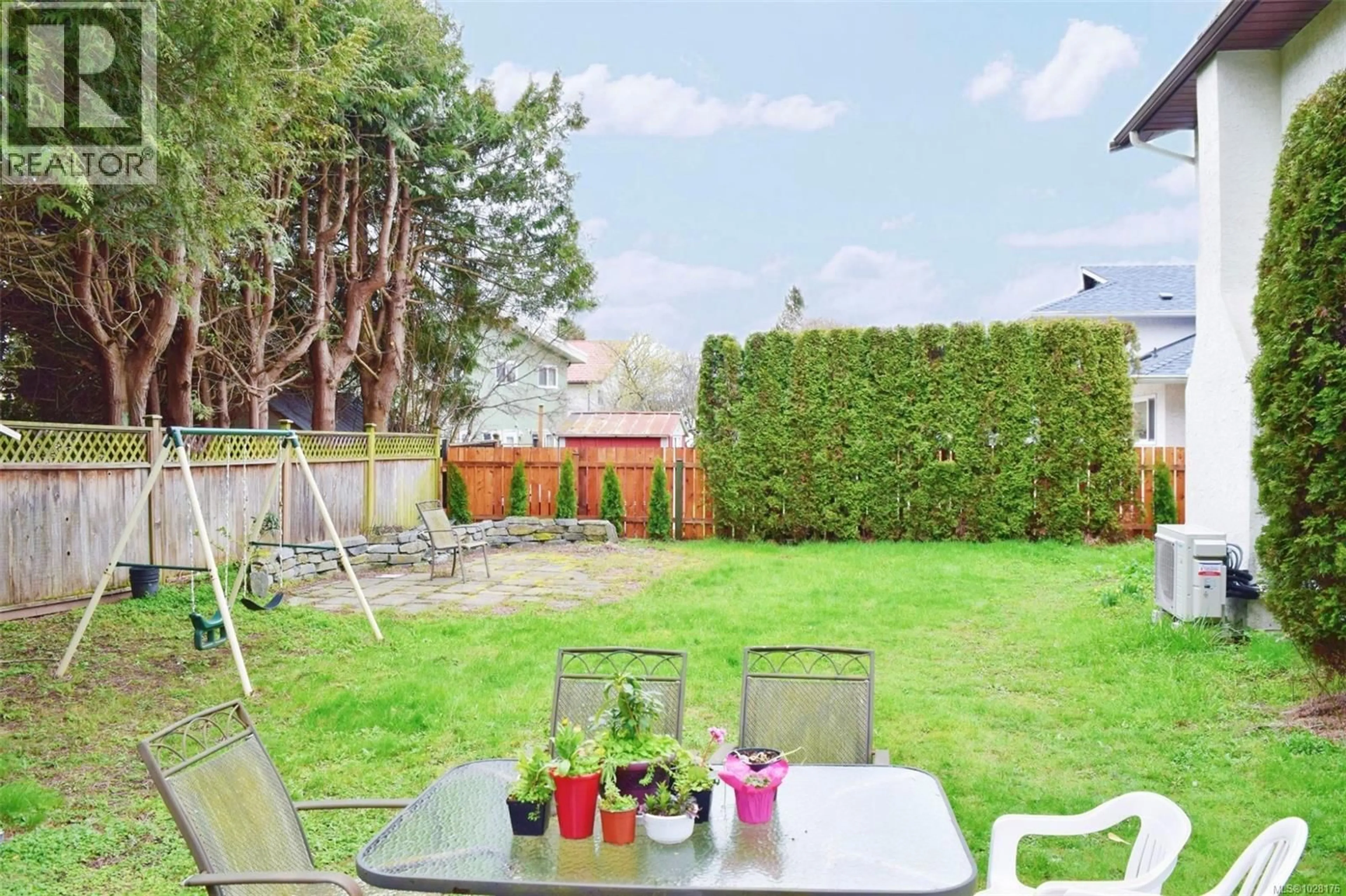 Patio, unknown for 4091 DAWNVIEW CRESCENT, Saanich British Columbia V8N5J8