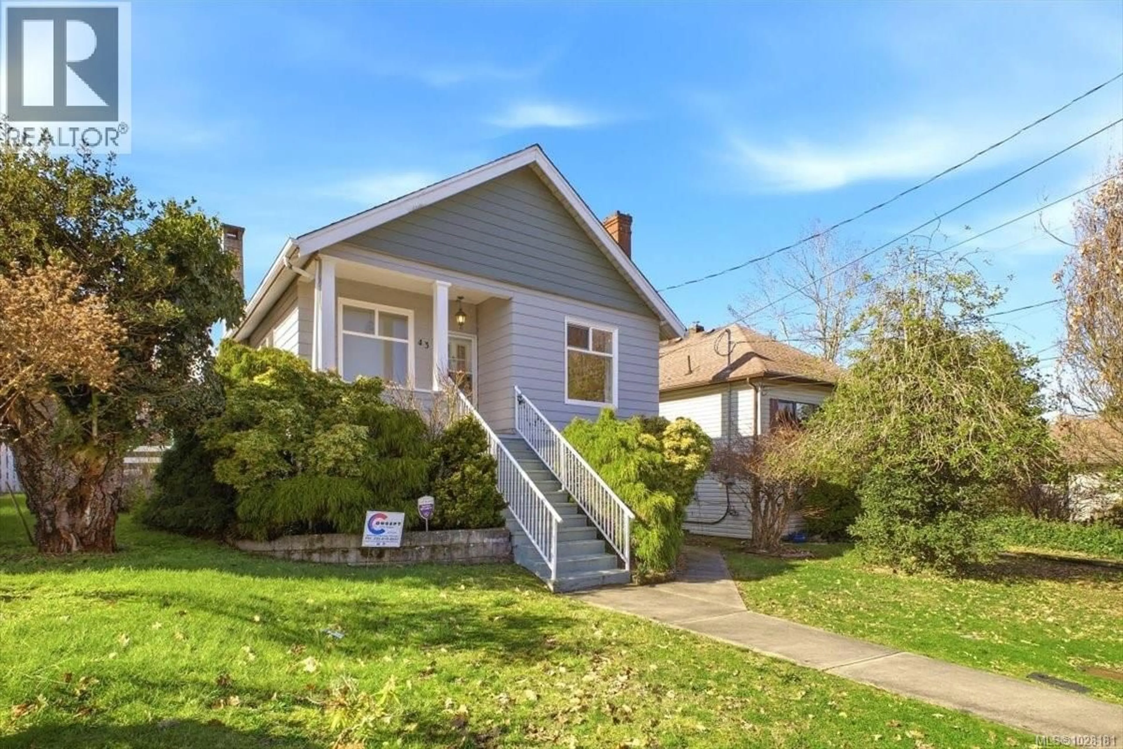 Home with vinyl exterior material, street for 43 KENNEDY STREET, Nanaimo British Columbia V9R2H5