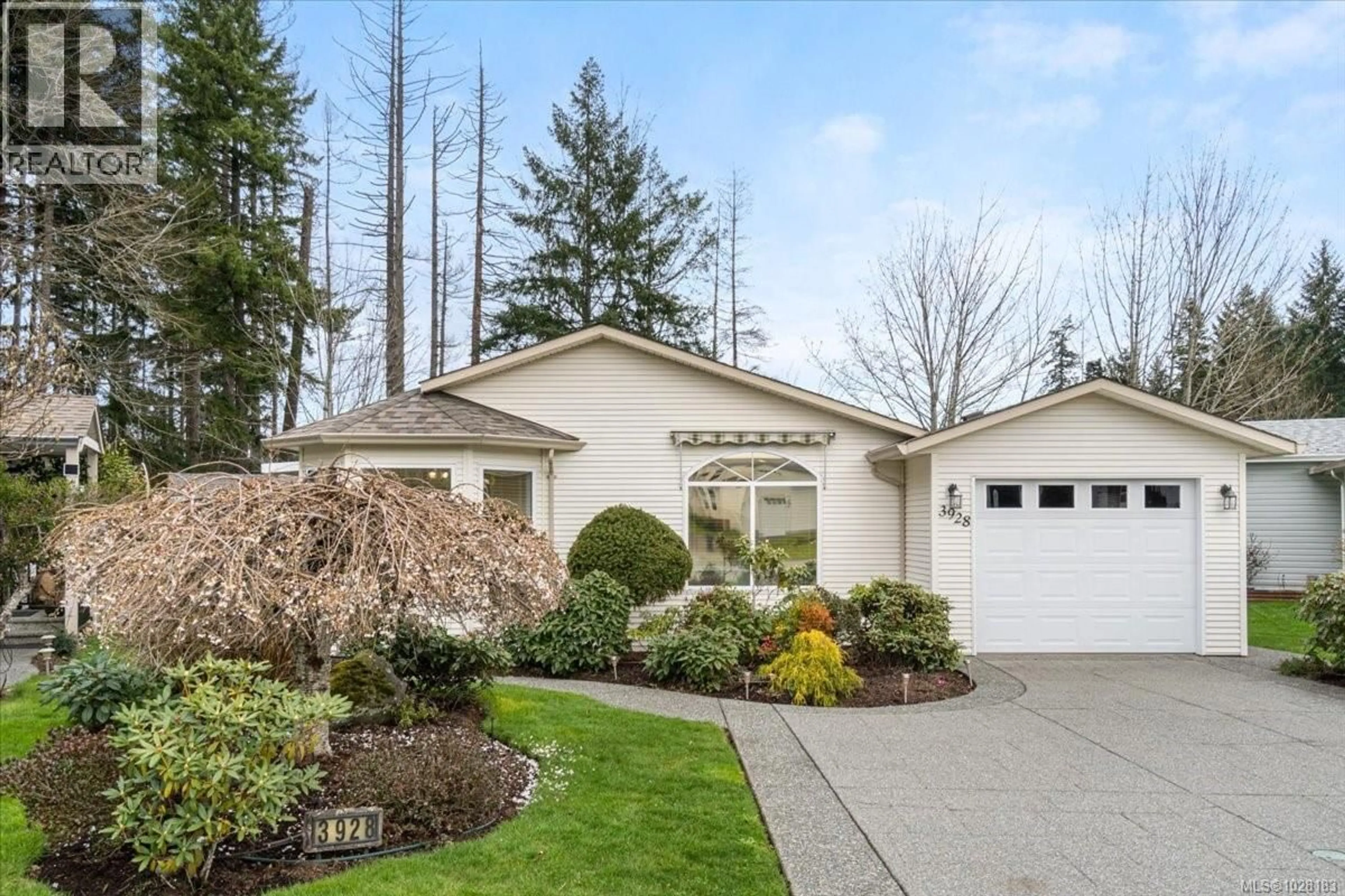 Home with vinyl exterior material, street for 3928 VALEWOOD DRIVE, Nanaimo British Columbia V9T6B9