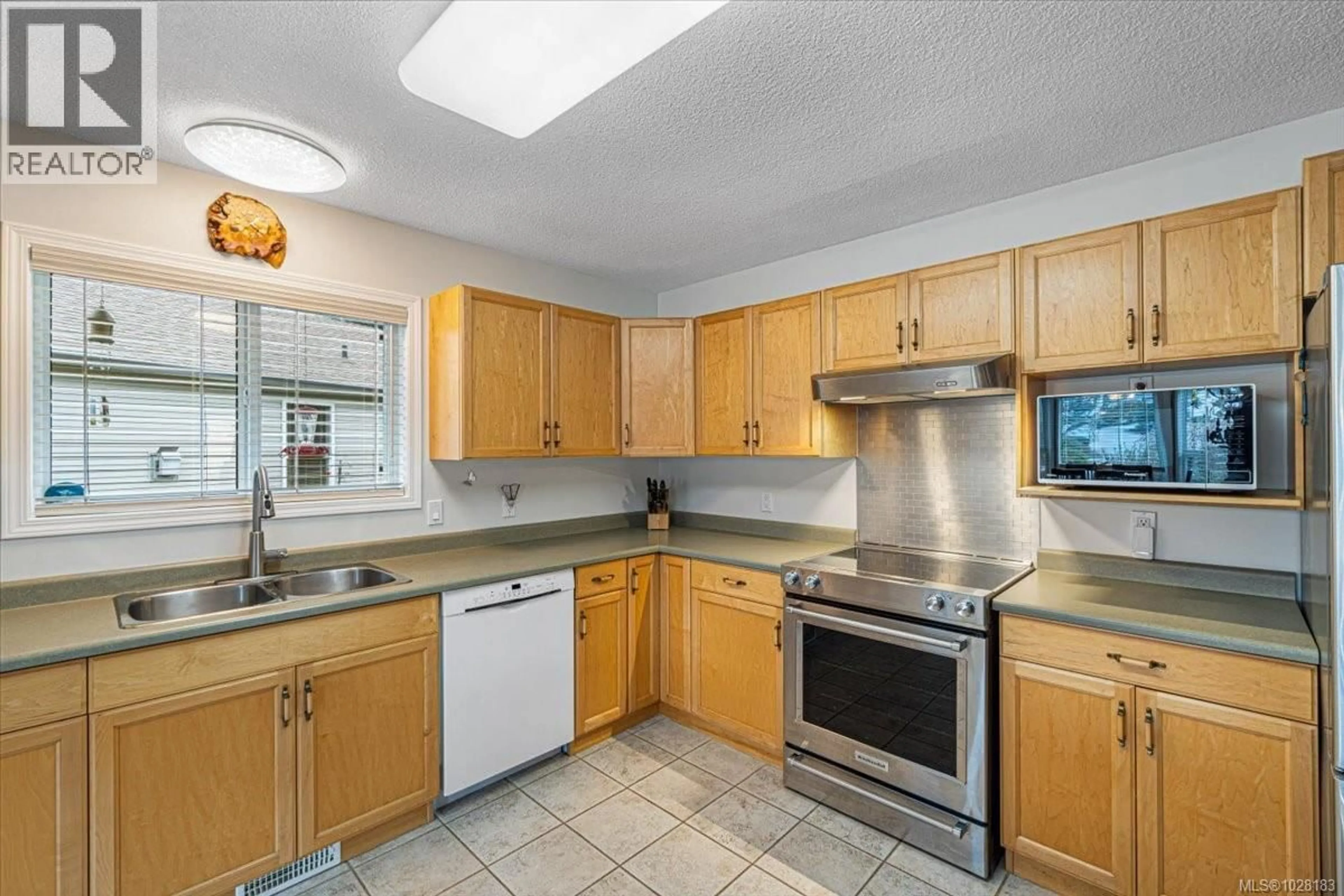 Standard kitchen, unknown for 3928 VALEWOOD DRIVE, Nanaimo British Columbia V9T6B9